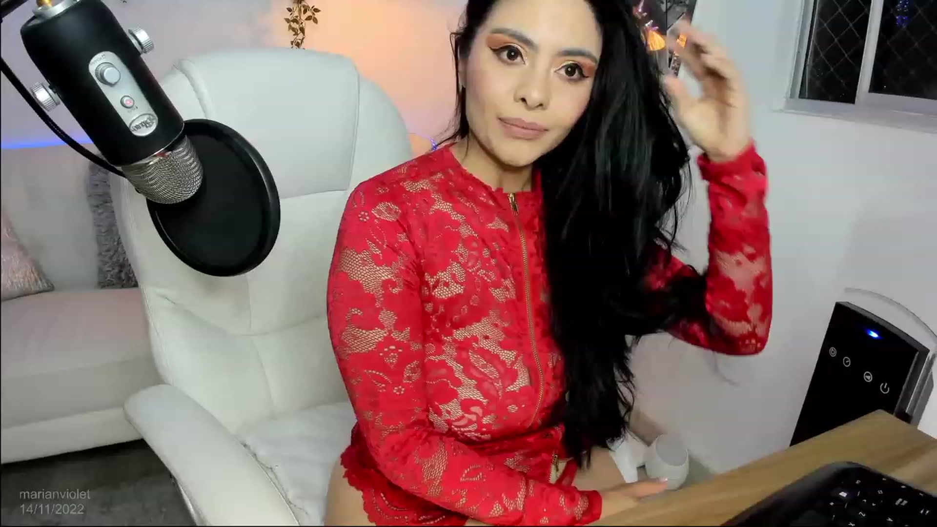 Gallery image thumbnail from Marianviolet's myfreecams stream on, 11/15/2022, 05:45 image 10 of 20