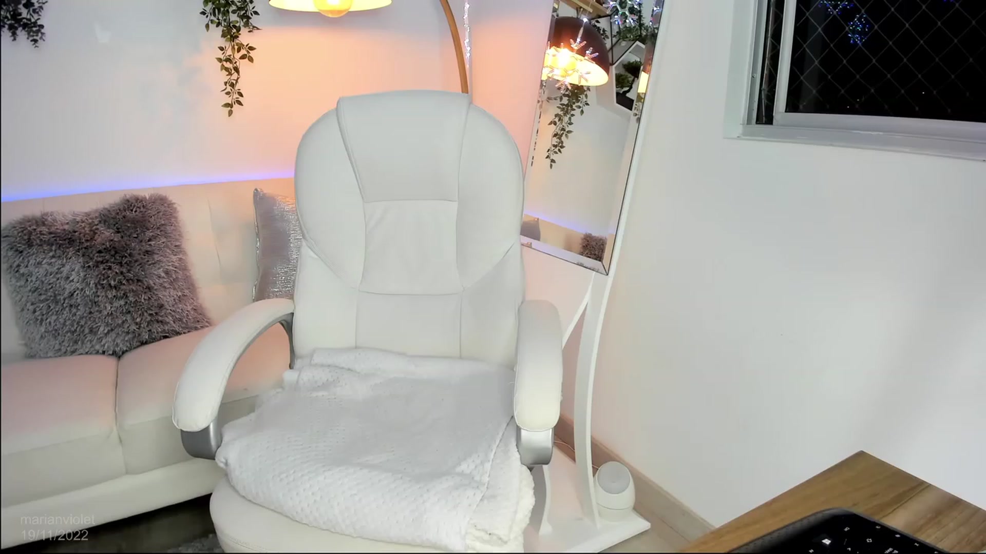 Gallery image thumbnail from Marianviolet's myfreecams stream on, 11/20/2022, 05:38 image 2 of 20