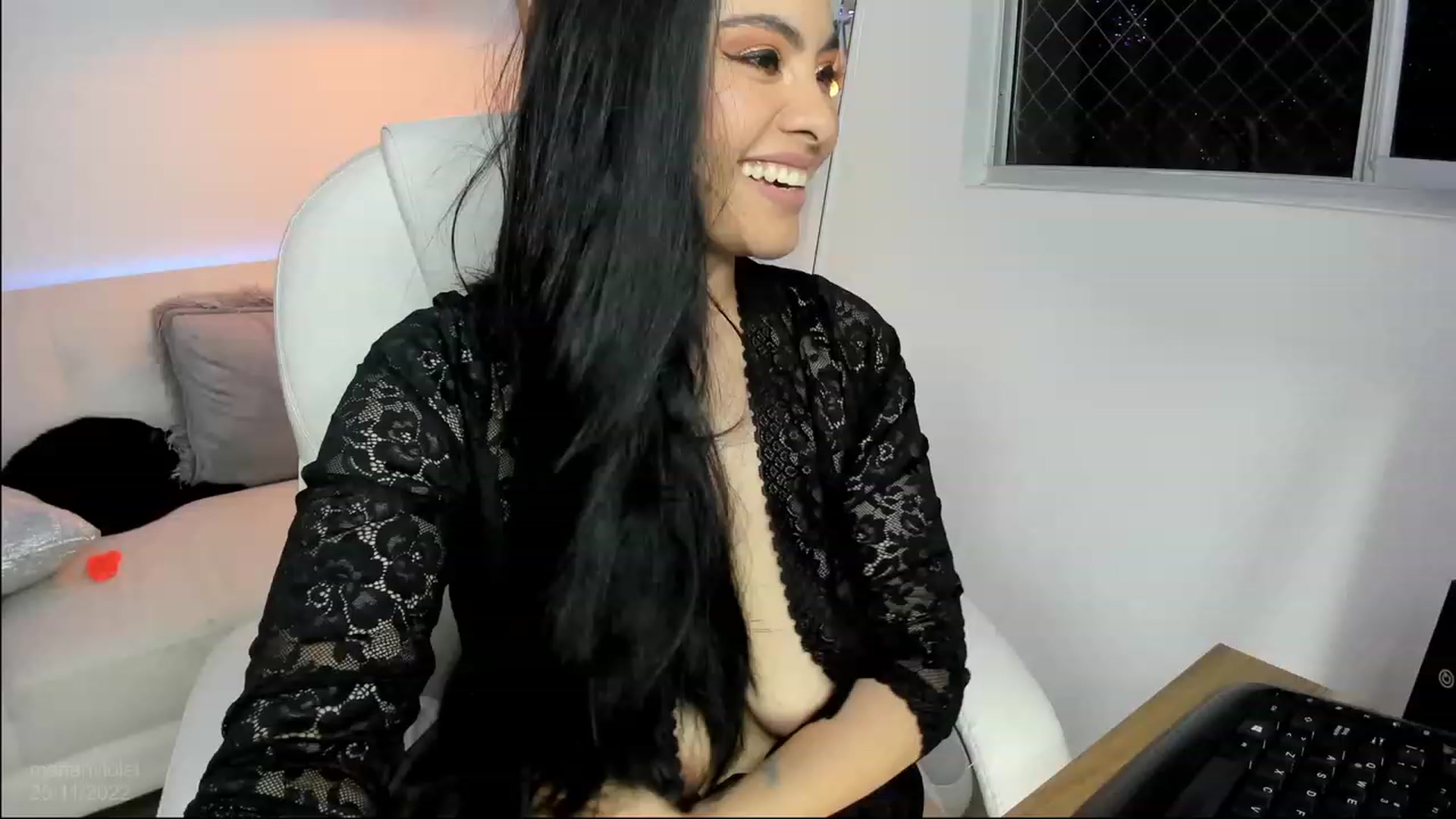 Gallery image thumbnail from Marianviolet's myfreecams stream on, 11/26/2022, 08:59 image 15 of 20