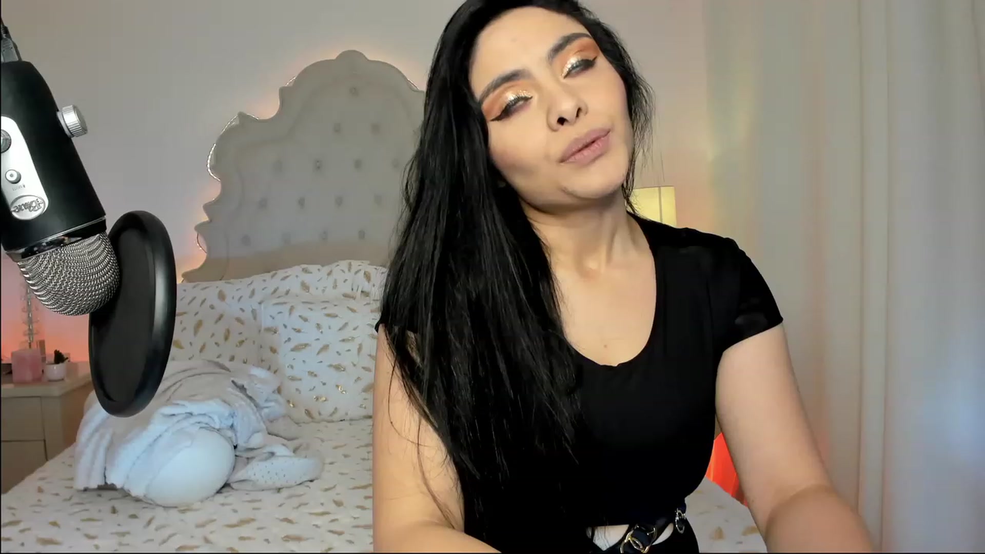 Gallery image thumbnail from Marianviolet's myfreecams stream on, 12/02/2022, 09:32 image 8 of 20