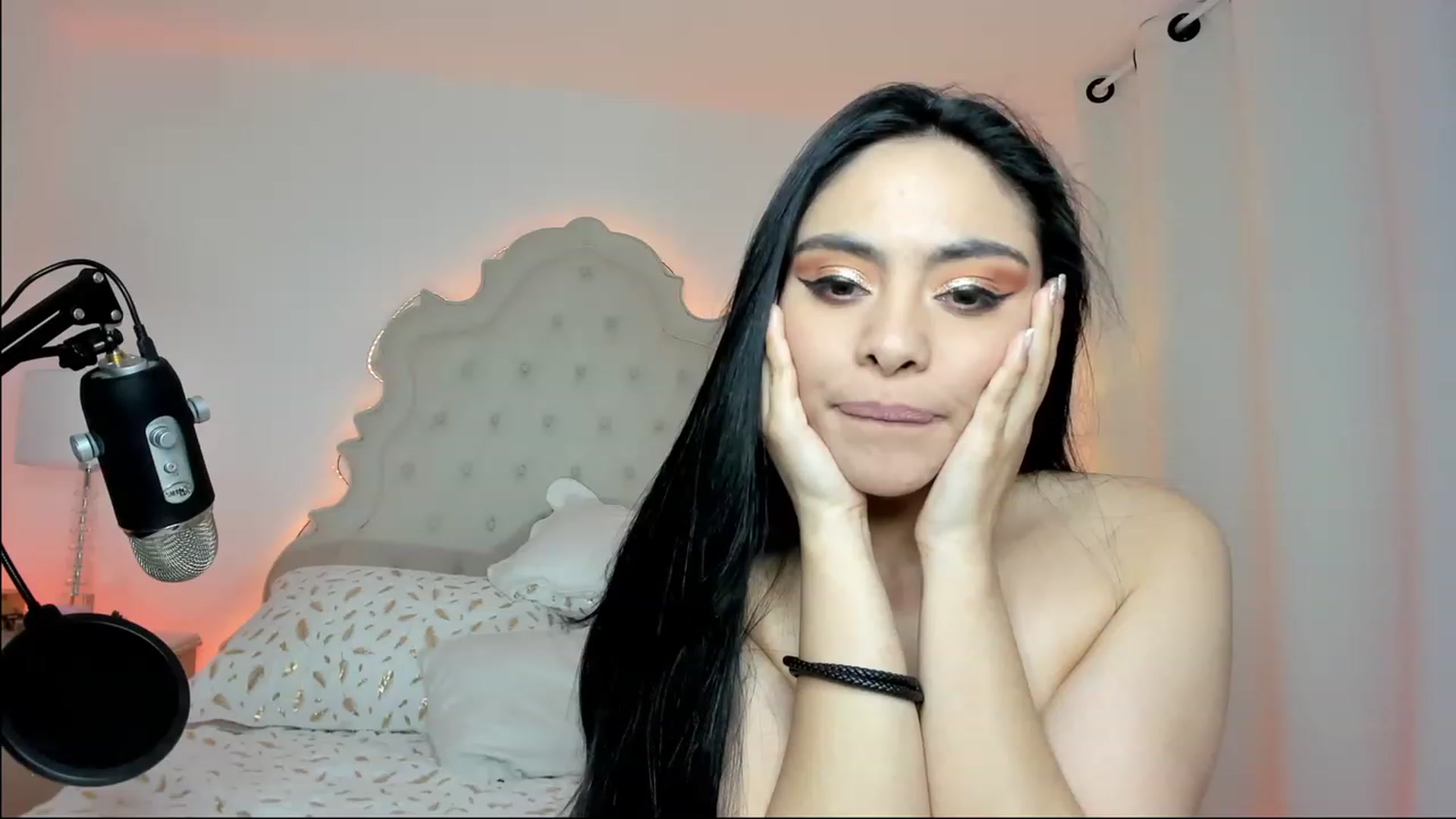 Gallery image thumbnail from Marianviolet's myfreecams stream on, 12/02/2022, 10:58 image 20 of 20