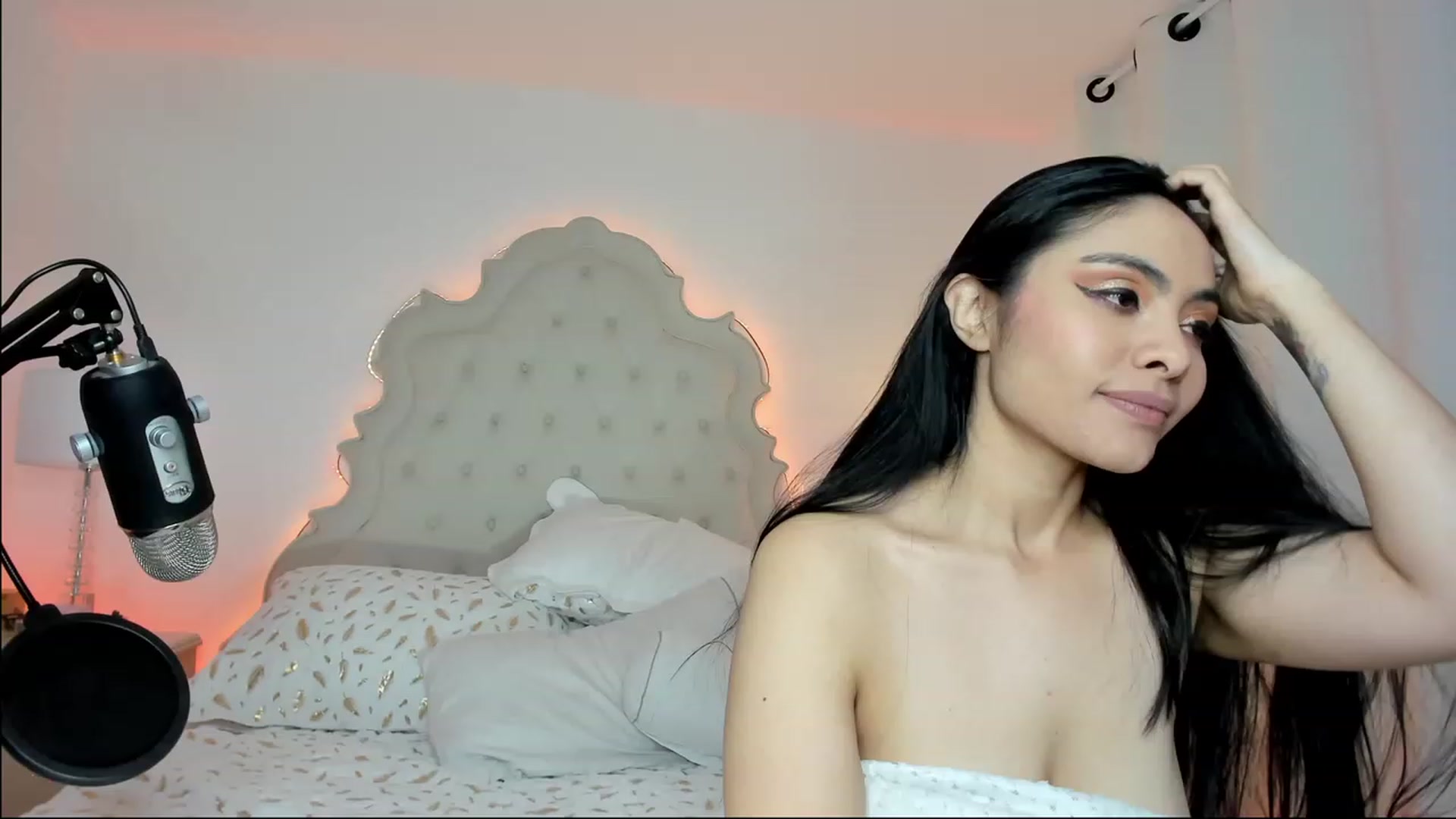 Gallery image thumbnail from Marianviolet's myfreecams stream on, 12/02/2022, 10:58 image 18 of 20