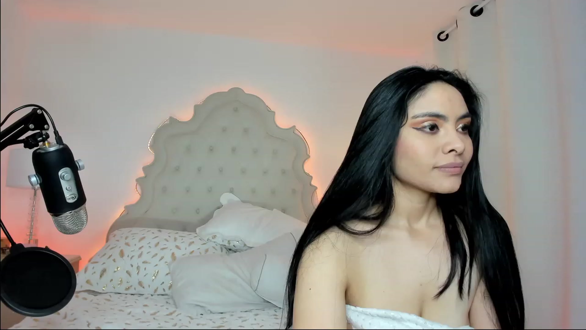 Gallery image thumbnail from Marianviolet's myfreecams stream on, 12/02/2022, 10:58 image 19 of 20