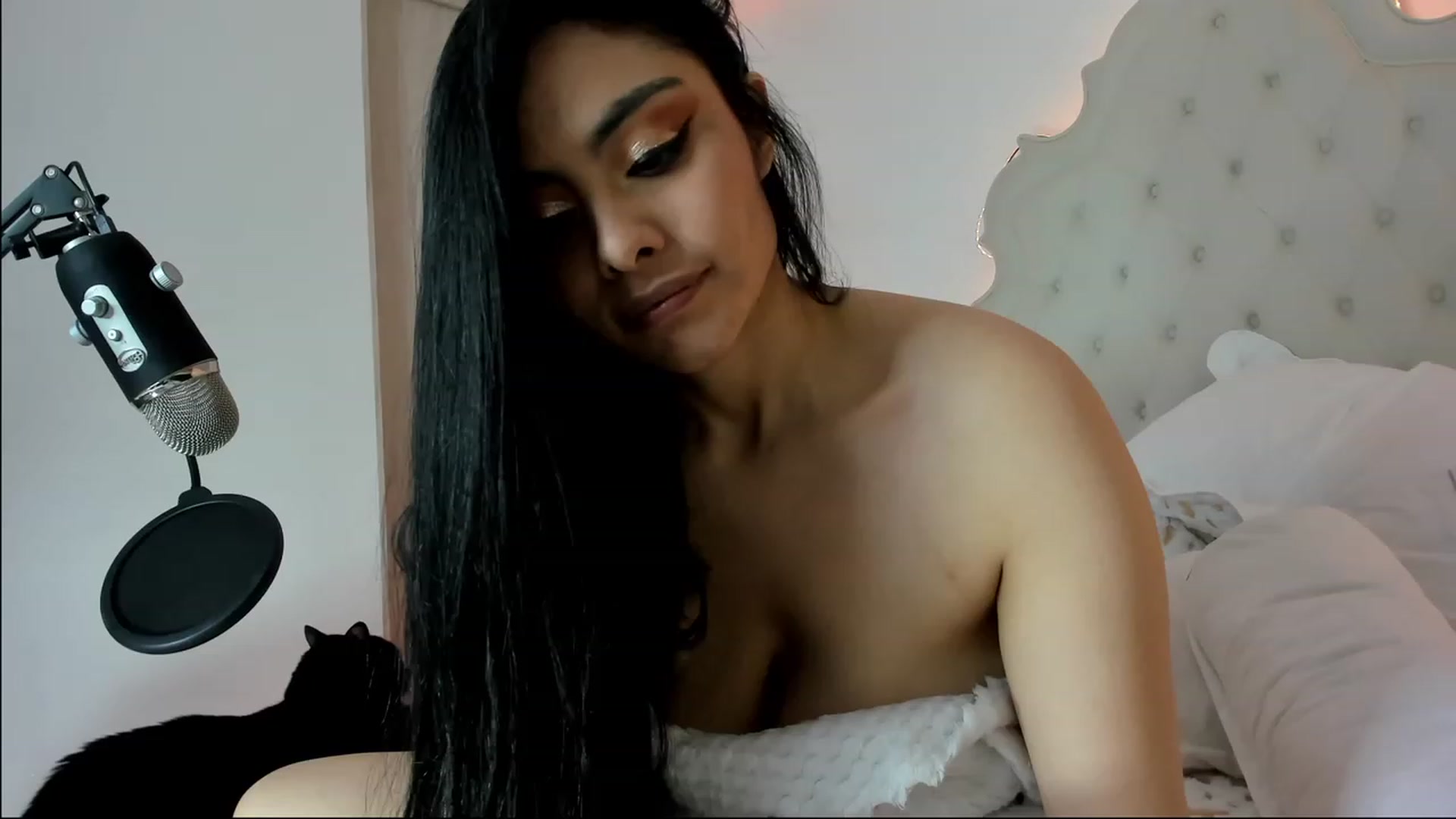 Gallery image thumbnail from Marianviolet's myfreecams stream on, 12/02/2022, 10:58 image 4 of 20