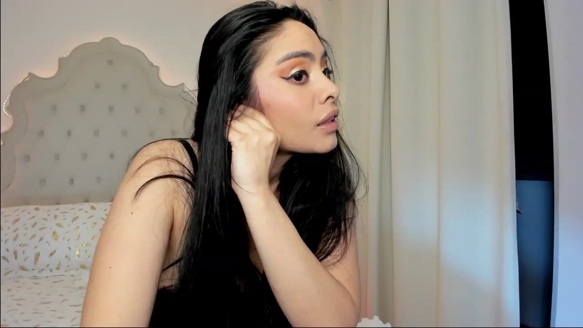 Gallery image thumbnail from Marianviolet's myfreecams stream on, 12/03/2022, 09:59 image 10 of 20