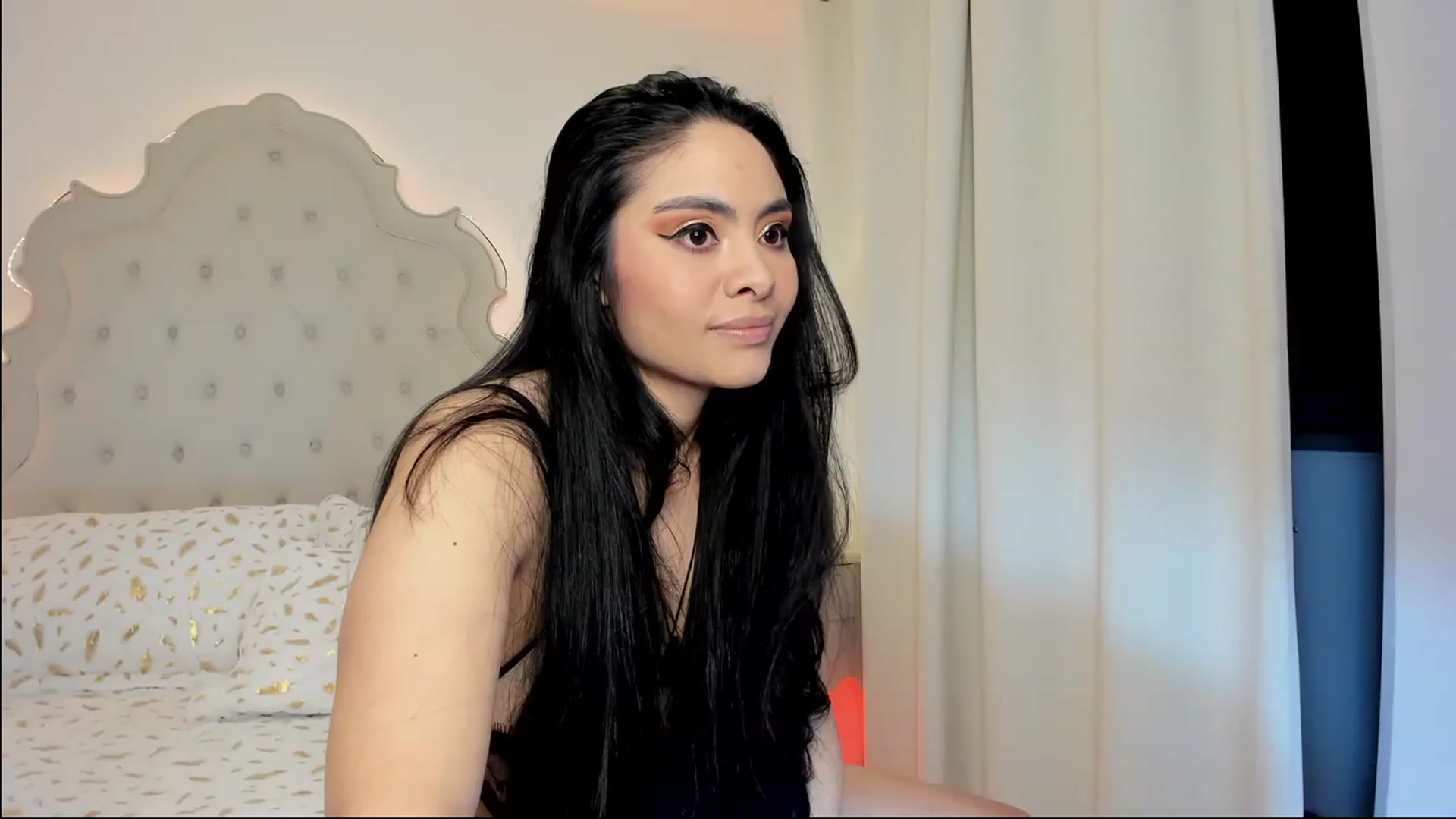 Gallery image thumbnail from Marianviolet's myfreecams stream on, 12/03/2022, 09:59 image 1 of 20