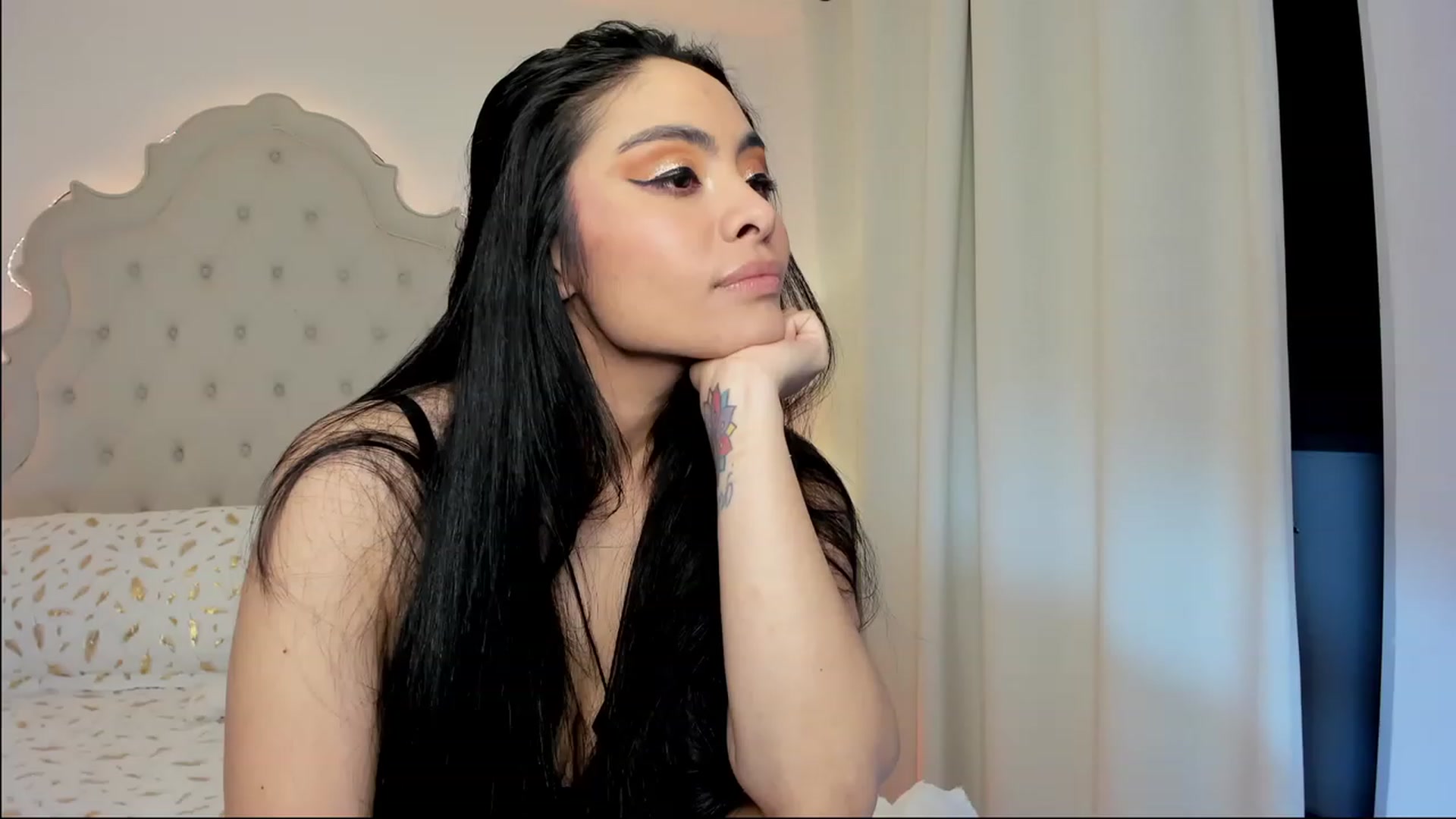 Gallery image thumbnail from Marianviolet's myfreecams stream on, 12/03/2022, 09:59 image 2 of 20