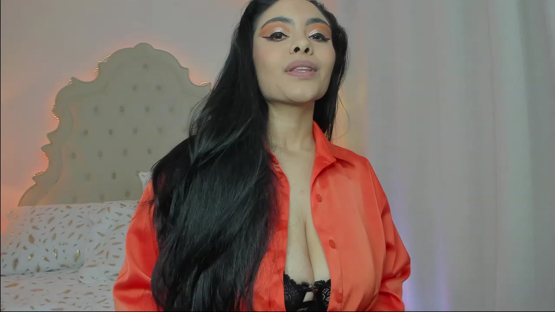 Gallery image thumbnail from Marianviolet's myfreecams stream on, 12/05/2022, 07:26 image 9 of 20