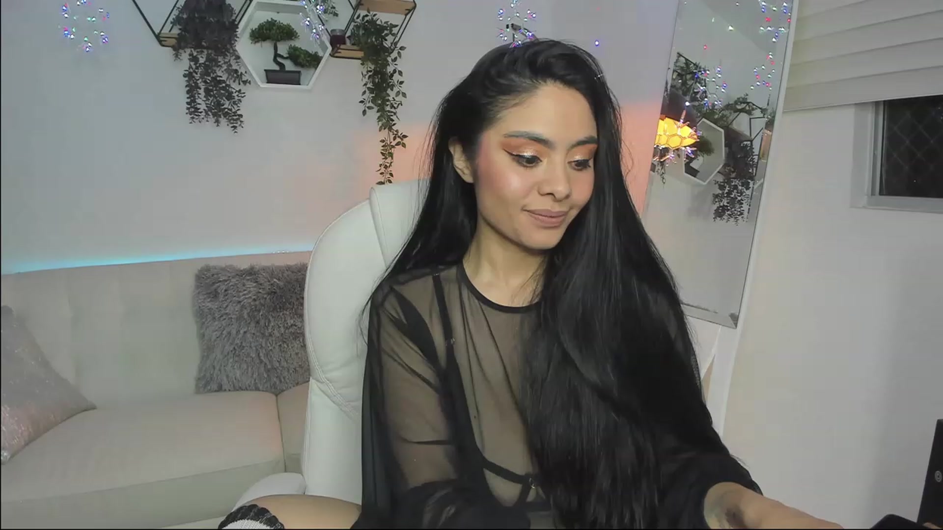 Gallery image thumbnail from Marianviolet's myfreecams stream on, 12/10/2022, 11:01 image 1 of 20