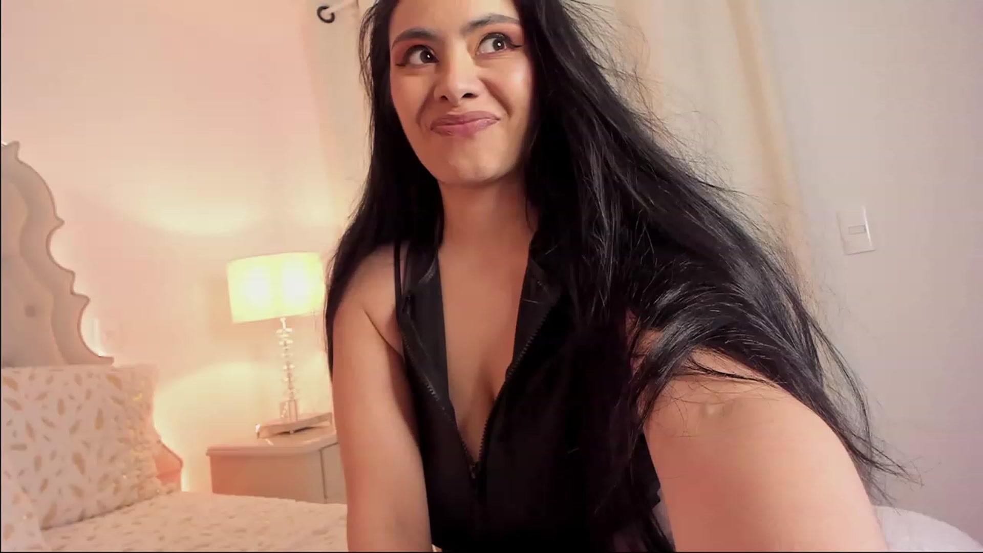 Gallery image thumbnail from Marianviolet's myfreecams stream on, 12/11/2022, 08:57 image 6 of 20
