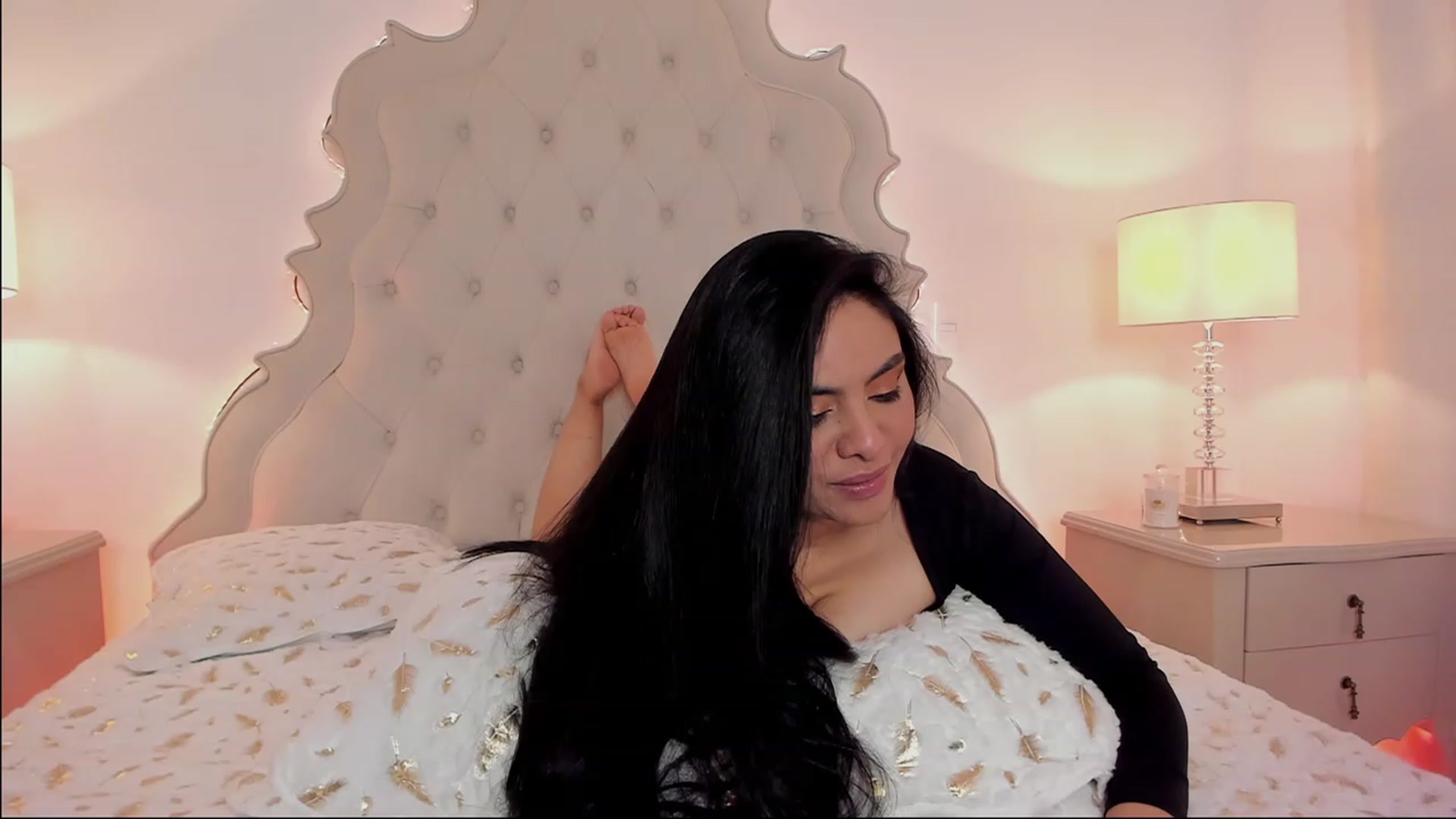 Gallery image thumbnail from Marianviolet's myfreecams stream on, 12/17/2022, 09:26 image 7 of 20
