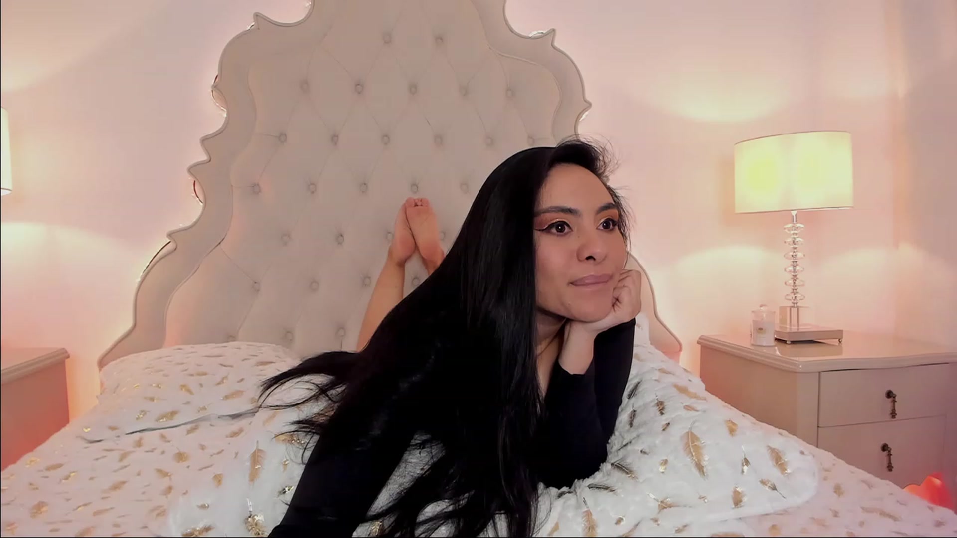 Gallery image thumbnail from Marianviolet's myfreecams stream on, 12/17/2022, 09:26 image 6 of 20