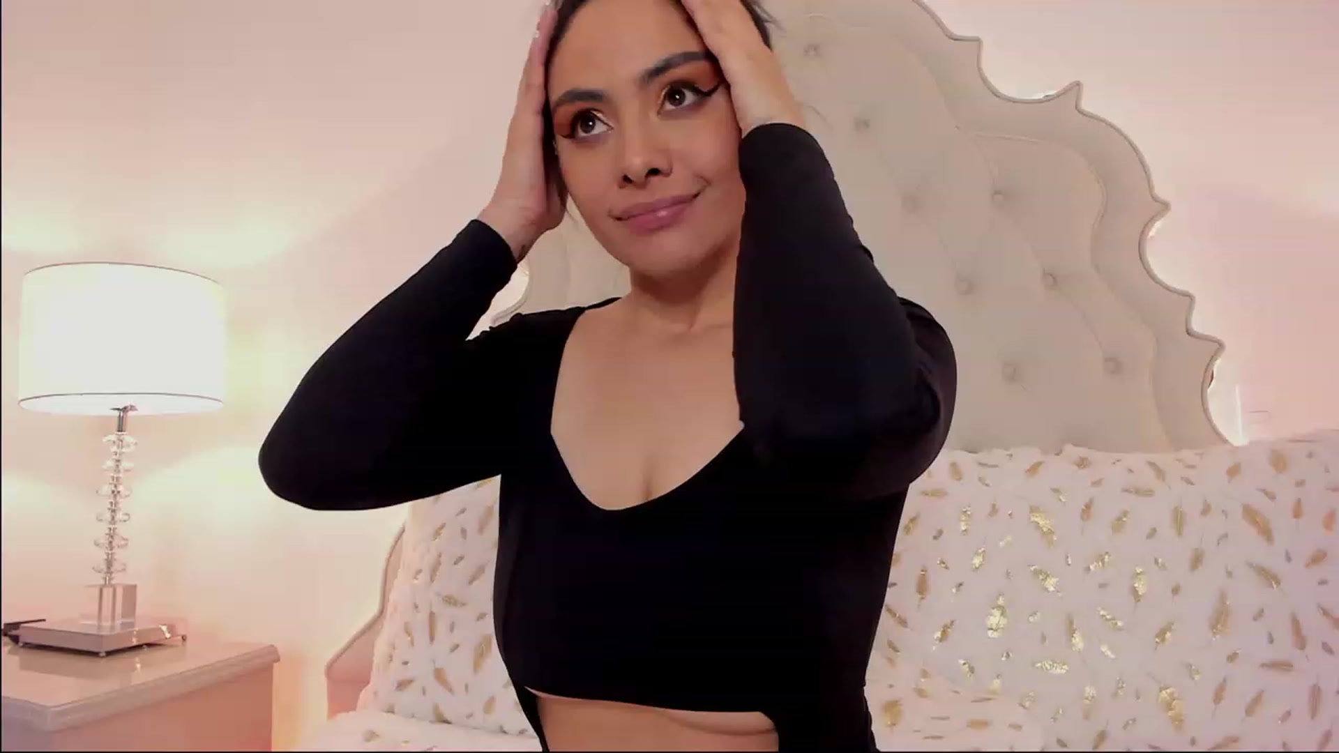 Gallery image thumbnail from Marianviolet's myfreecams stream on, 12/17/2022, 09:26 image 16 of 20