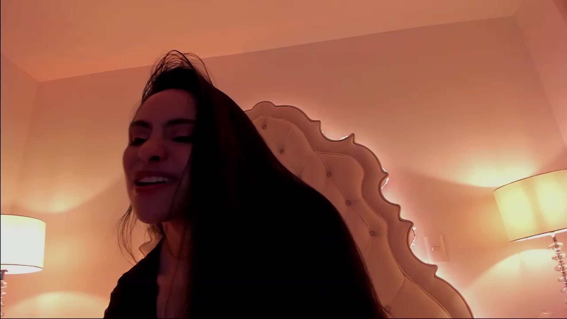Gallery image thumbnail from Marianviolet's myfreecams stream on, 12/24/2022, 09:09 image 14 of 20