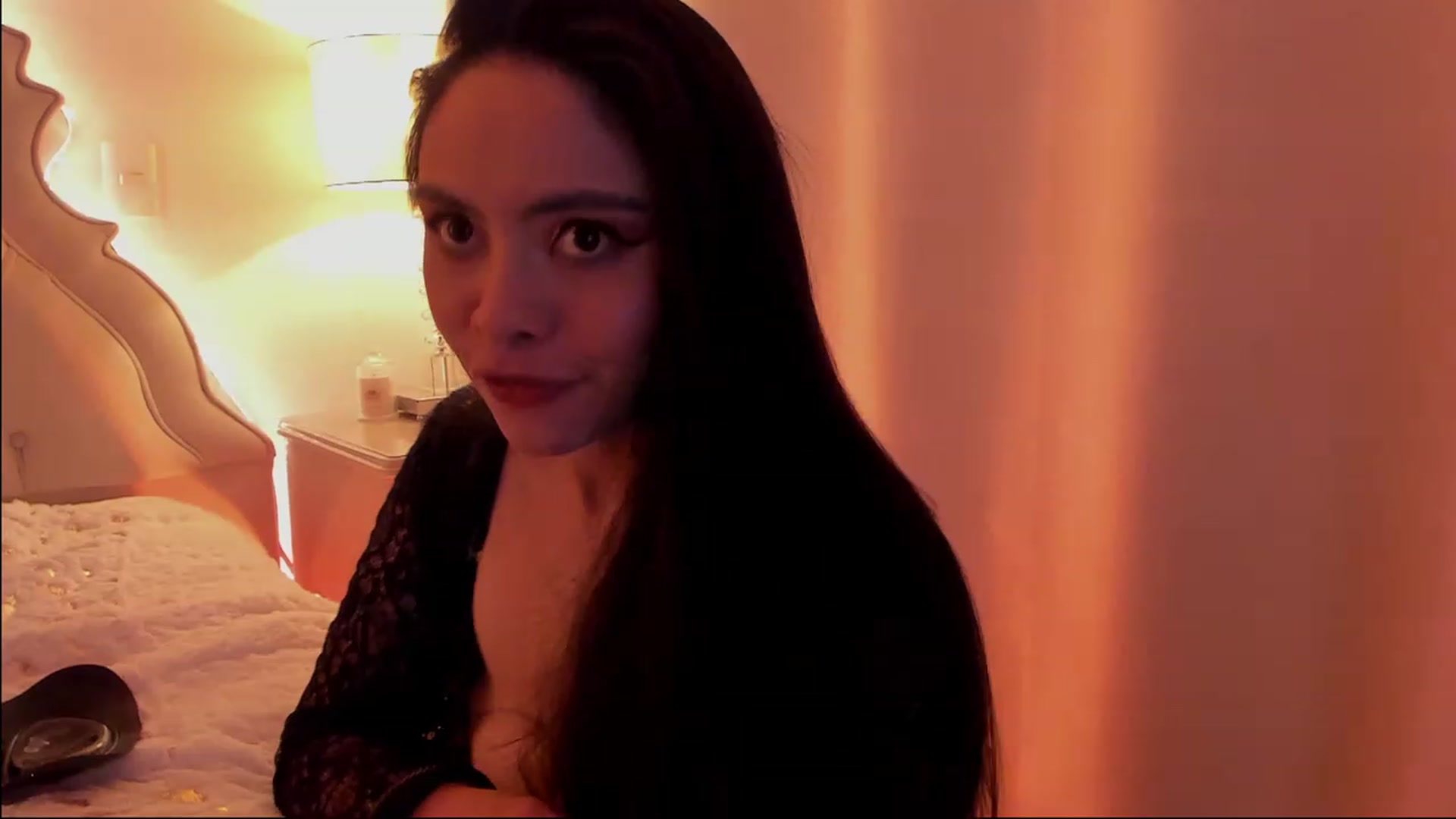 Gallery image thumbnail from Marianviolet's myfreecams stream on, 12/24/2022, 09:09 image 5 of 20