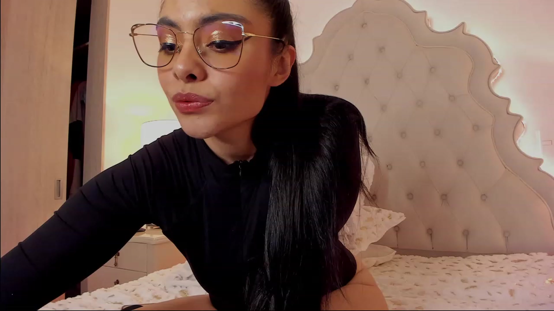 Gallery image thumbnail from Marianviolet's myfreecams stream on, 12/25/2022, 10:57 image 5 of 20