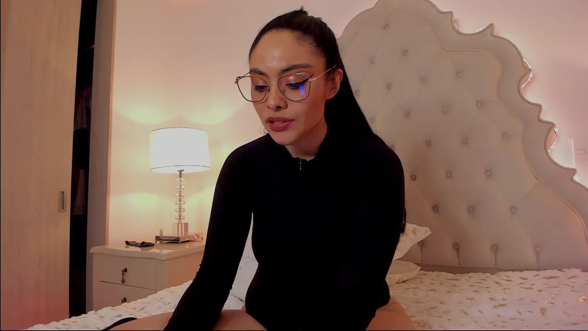 Gallery image thumbnail from Marianviolet's myfreecams stream on, 12/25/2022, 10:57 image 6 of 20