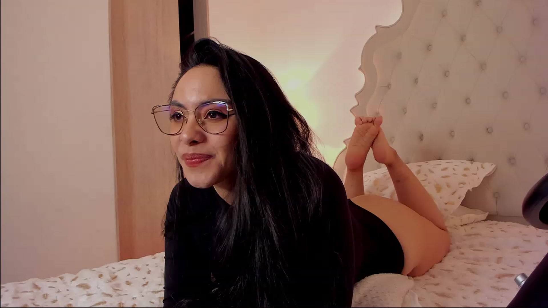 Gallery image thumbnail from Marianviolet's myfreecams stream on, 12/25/2022, 10:57 image 10 of 20
