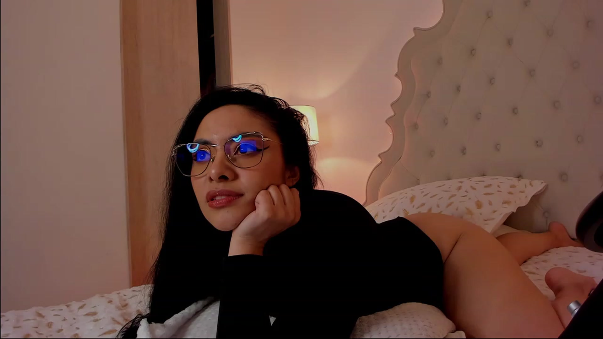Gallery image thumbnail from Marianviolet's myfreecams stream on, 12/25/2022, 10:57 image 12 of 20