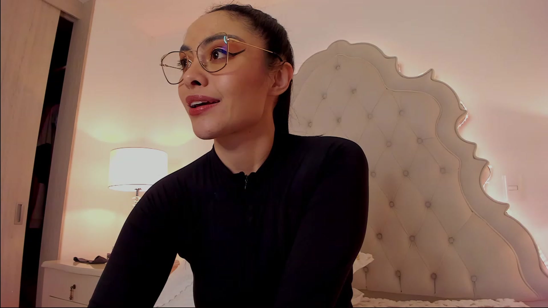 Gallery image thumbnail from Marianviolet's myfreecams stream on, 12/25/2022, 10:57 image 1 of 20