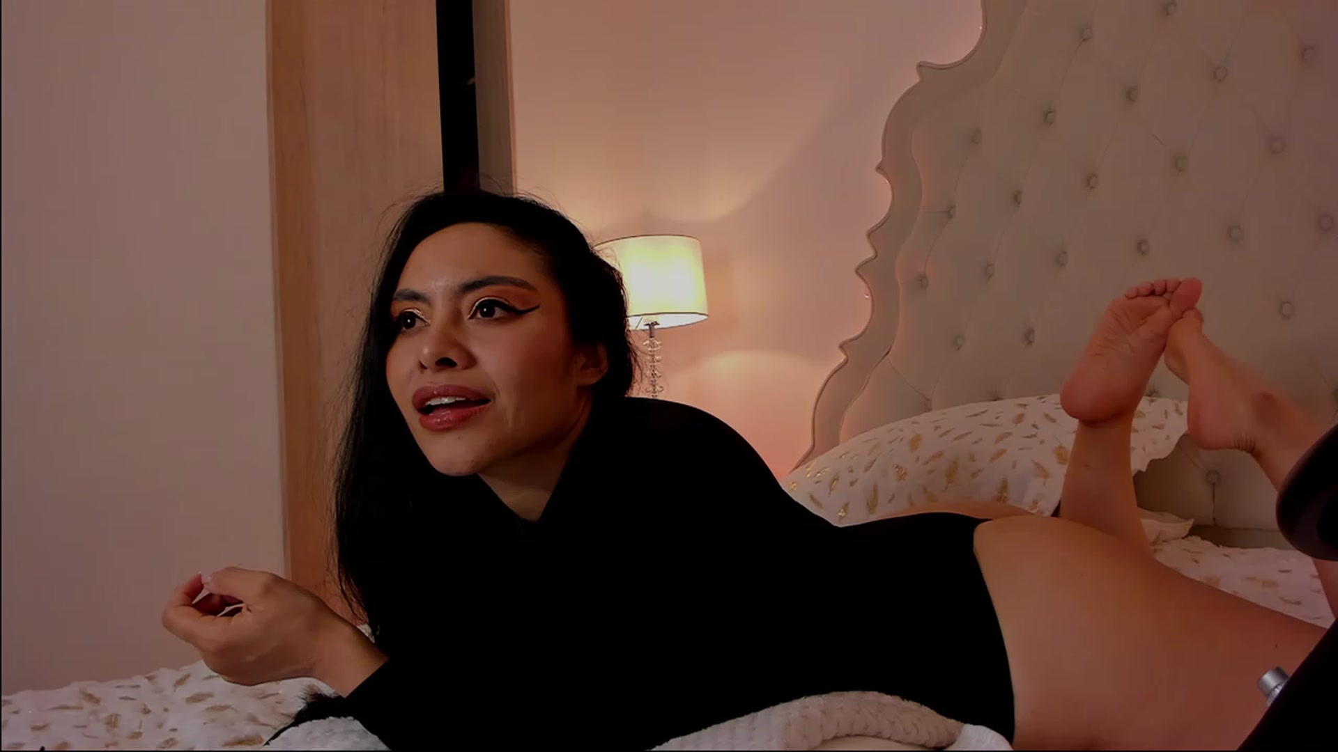 Gallery image thumbnail from Marianviolet's myfreecams stream on, 12/25/2022, 10:57 image 13 of 20