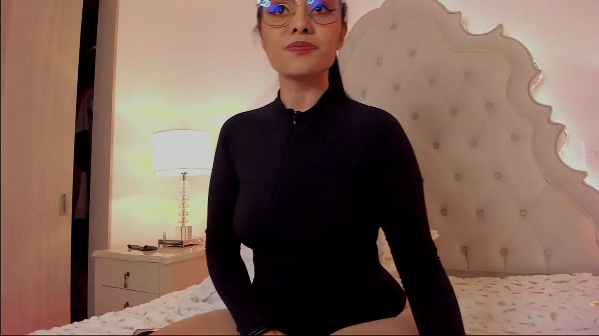 Gallery image thumbnail from Marianviolet's myfreecams stream on, 12/25/2022, 10:57 image 4 of 20