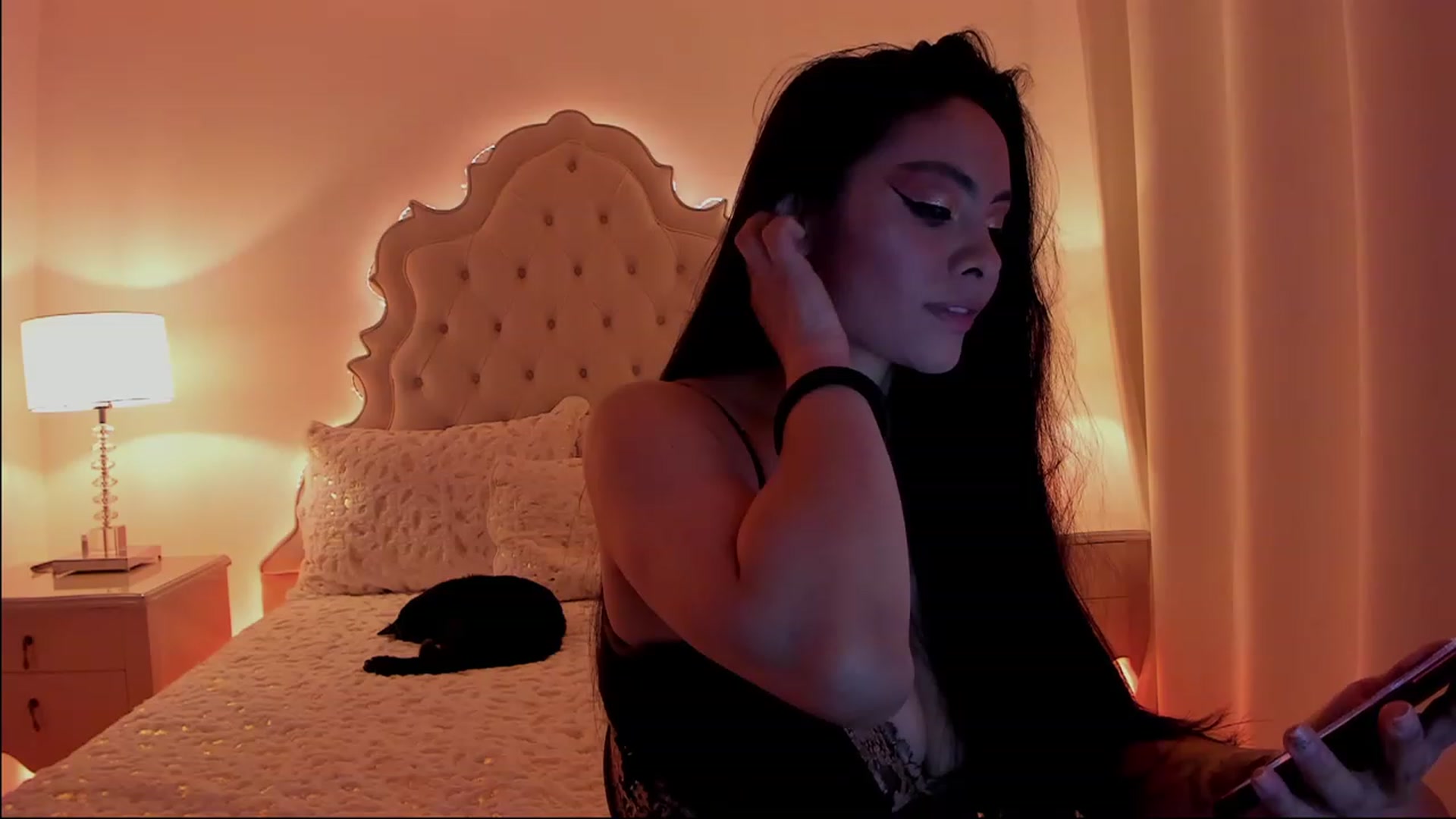 Gallery image thumbnail from Marianviolet's myfreecams stream on, 12/27/2022, 07:13 image 10 of 20
