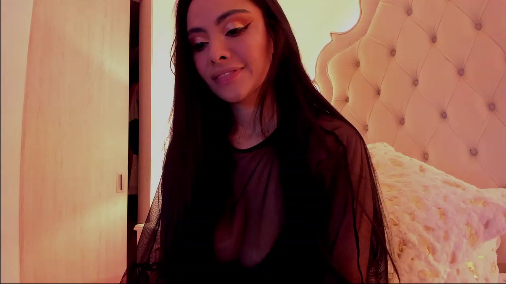 Gallery image thumbnail from Marianviolet's myfreecams stream on, 12/28/2022, 07:27 image 17 of 20