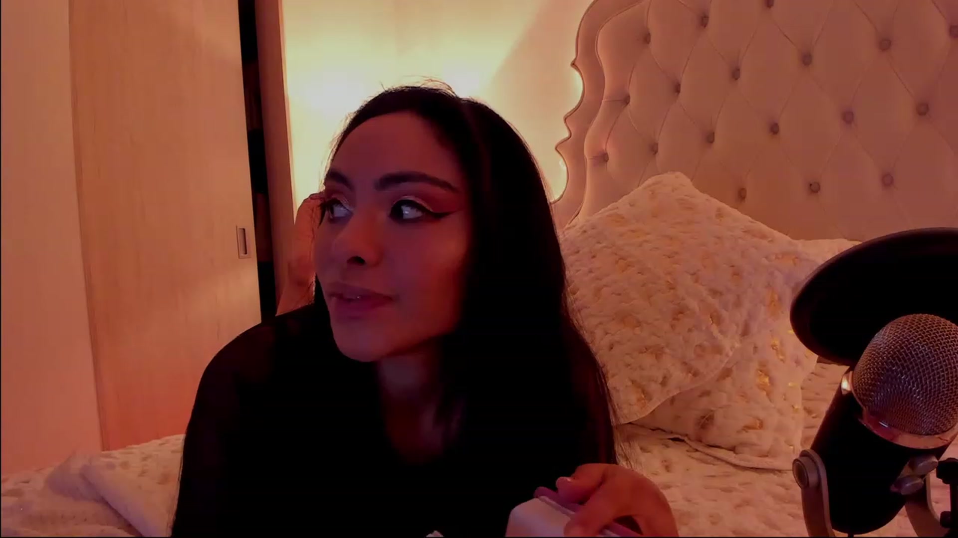 Gallery image thumbnail from Marianviolet's myfreecams stream on, 12/28/2022, 07:27 image 14 of 20