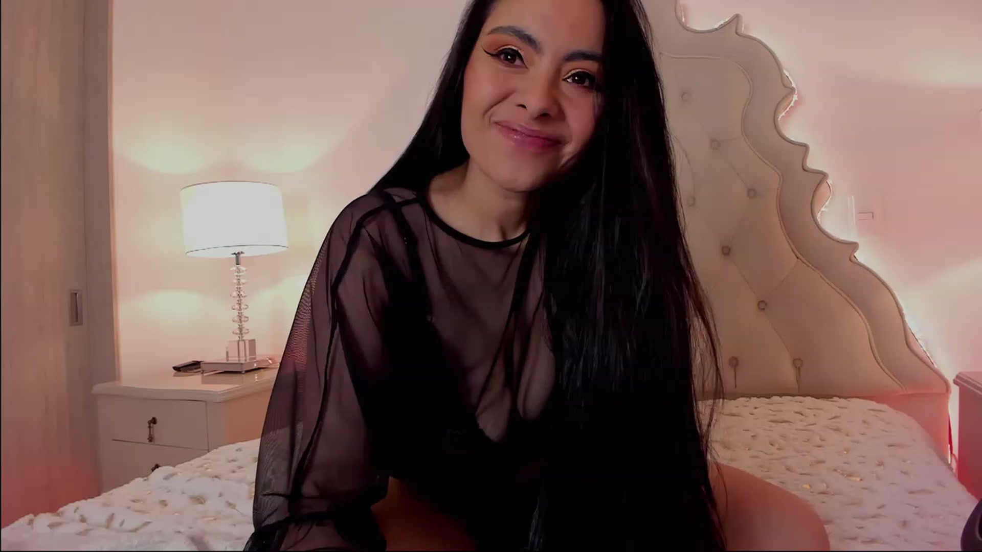 Gallery image thumbnail from Marianviolet's myfreecams stream on, 12/28/2022, 08:55 image 14 of 20