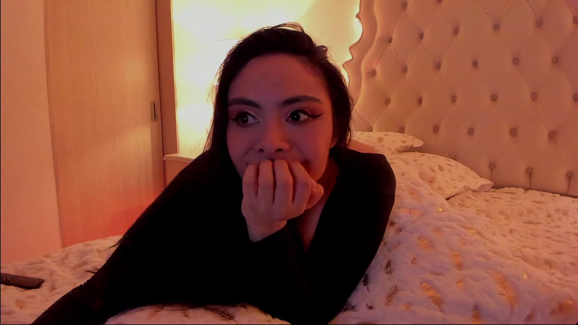 Gallery image thumbnail from Marianviolet's myfreecams stream on, 12/30/2022, 08:49 image 9 of 20