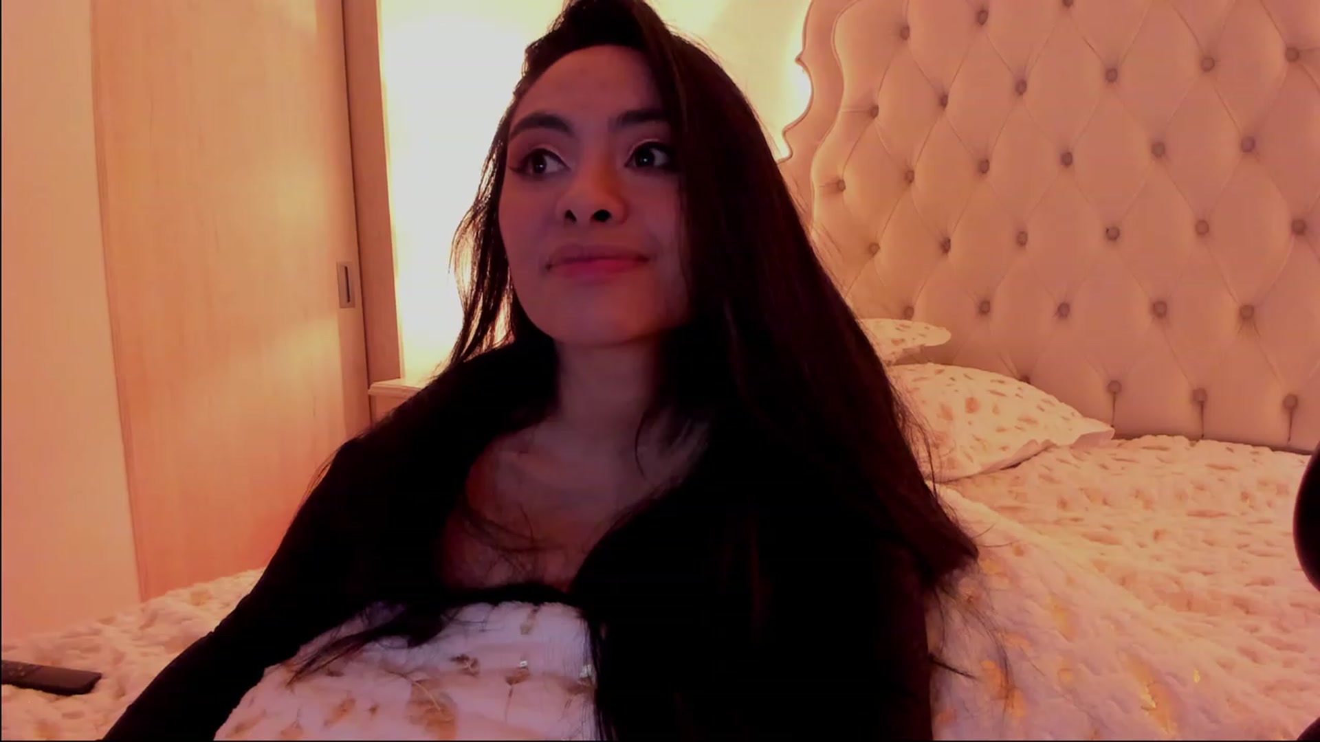 Gallery image thumbnail from Marianviolet's myfreecams stream on, 12/30/2022, 08:49 image 7 of 20