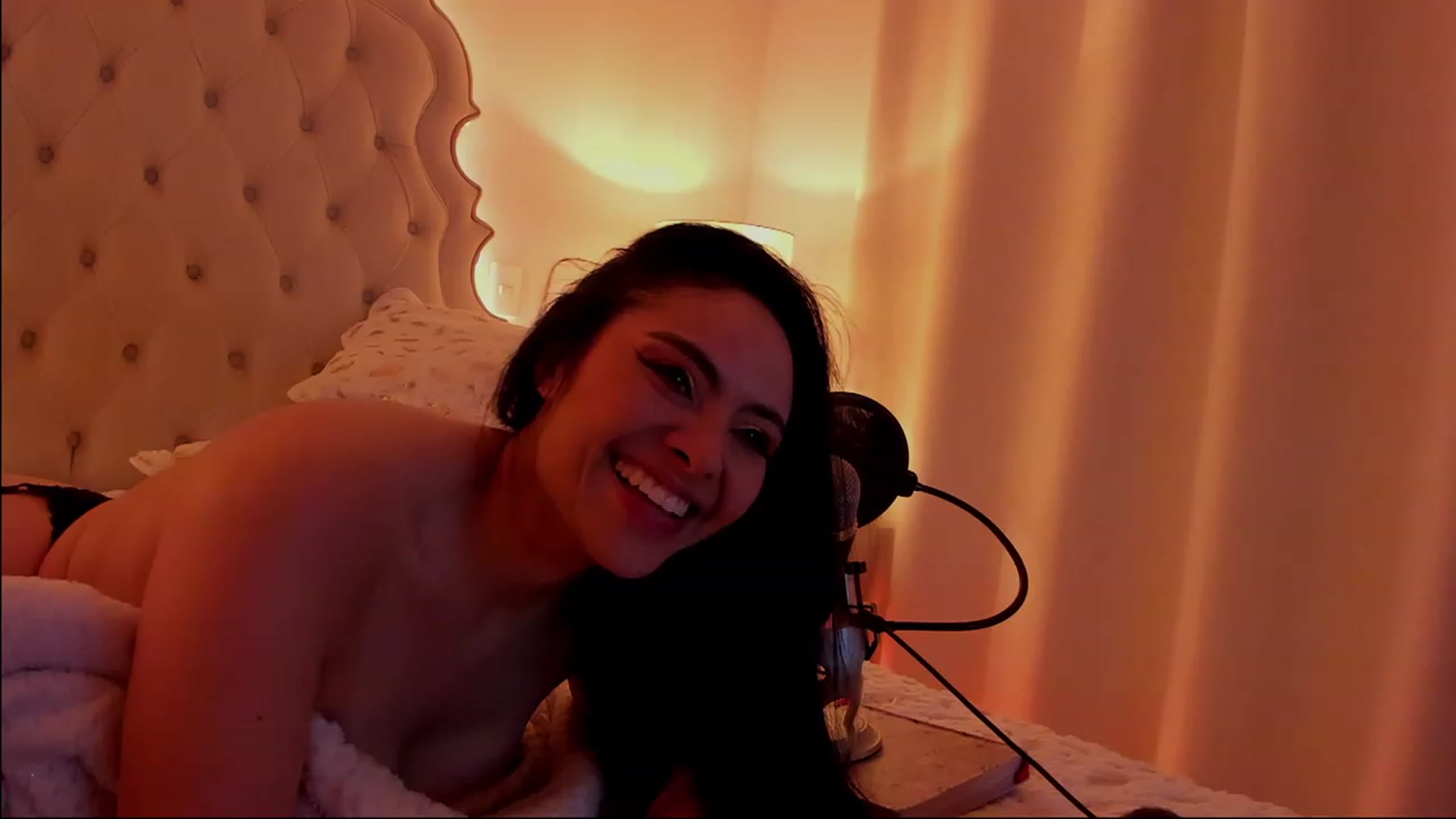 Gallery image thumbnail from Marianviolet's myfreecams stream on, 12/30/2022, 09:49 image 15 of 20