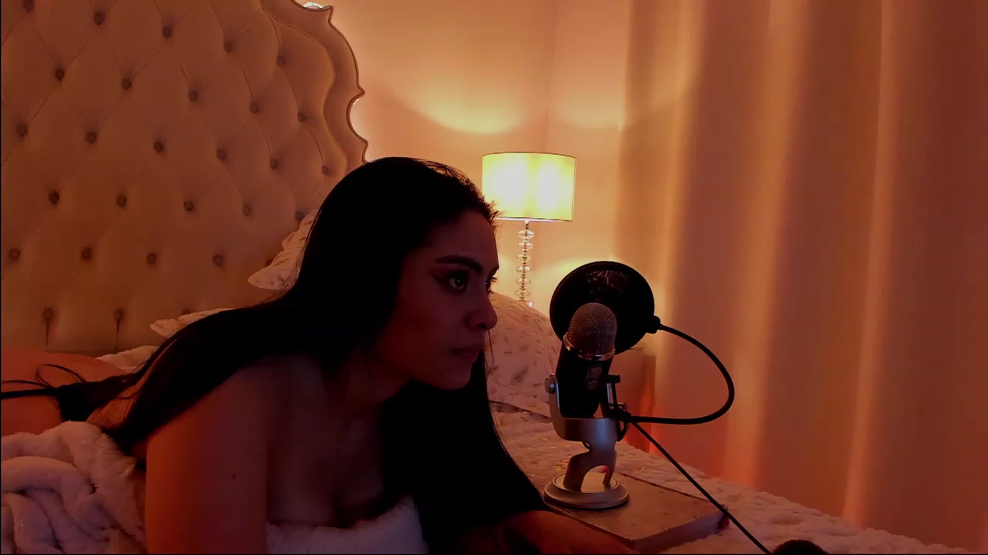 Gallery image thumbnail from Marianviolet's myfreecams stream on, 12/30/2022, 09:49 image 16 of 20
