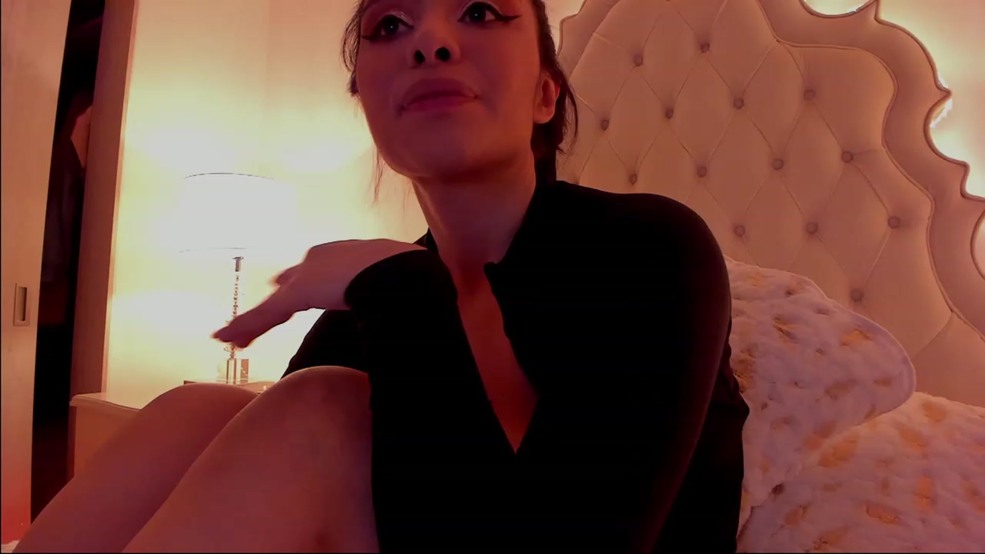 Gallery image thumbnail from Marianviolet's myfreecams stream on, 01/01/2023, 08:09 image 11 of 20