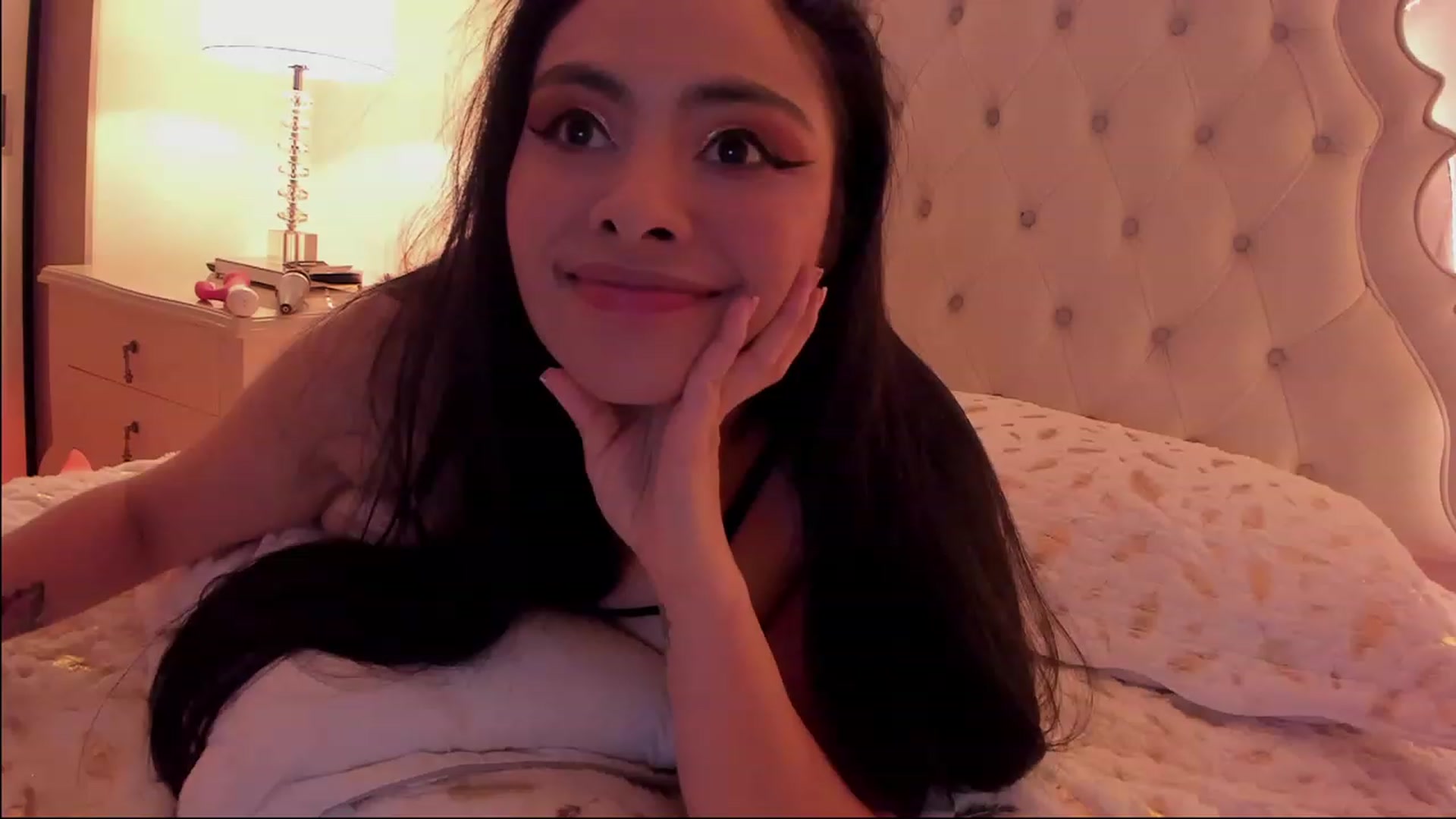 Gallery image thumbnail from Marianviolet's myfreecams stream on, 01/04/2023, 08:44 image 14 of 20
