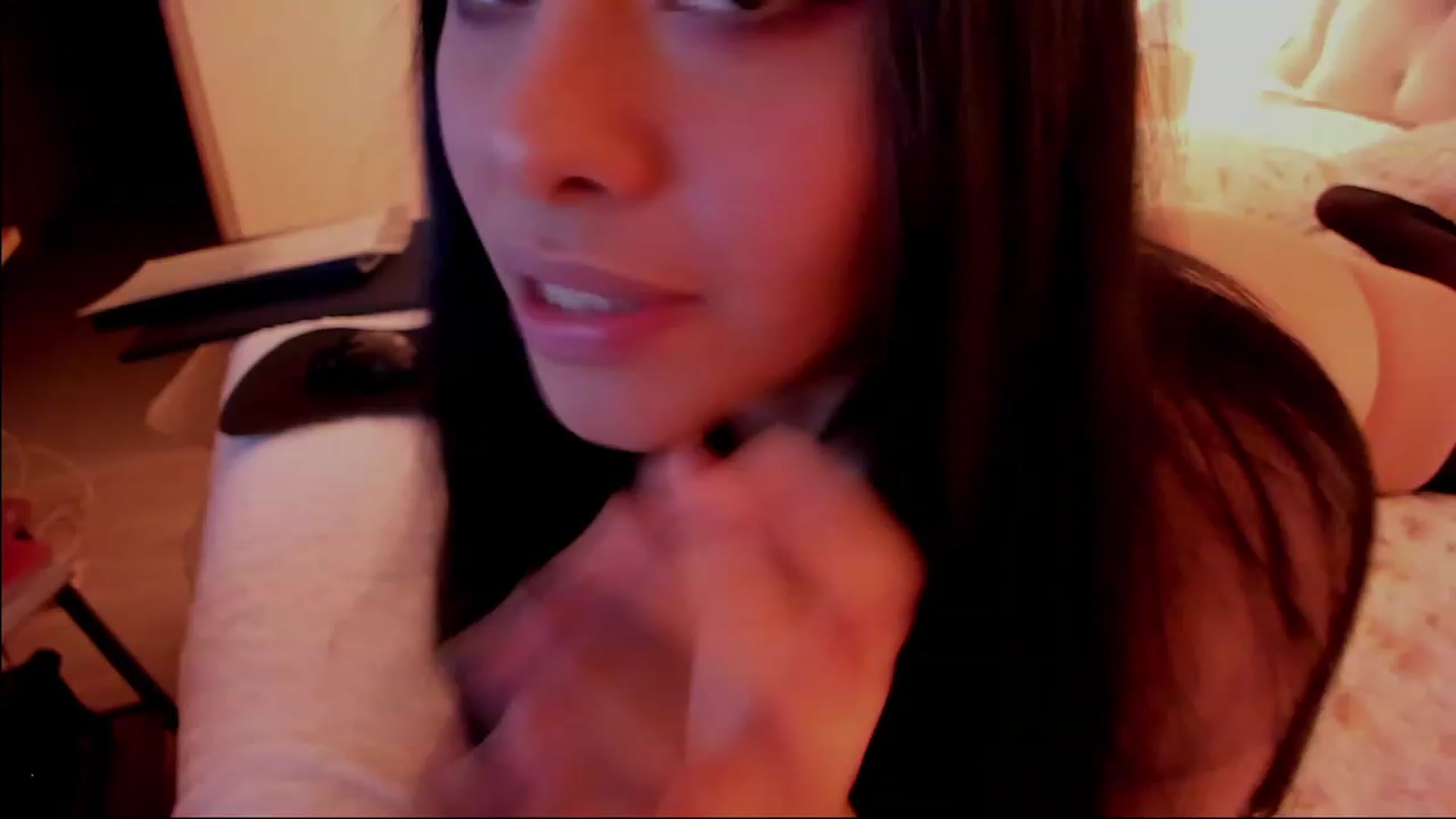 Gallery image thumbnail from Marianviolet's myfreecams stream on, 01/09/2023, 10:17 image 5 of 20