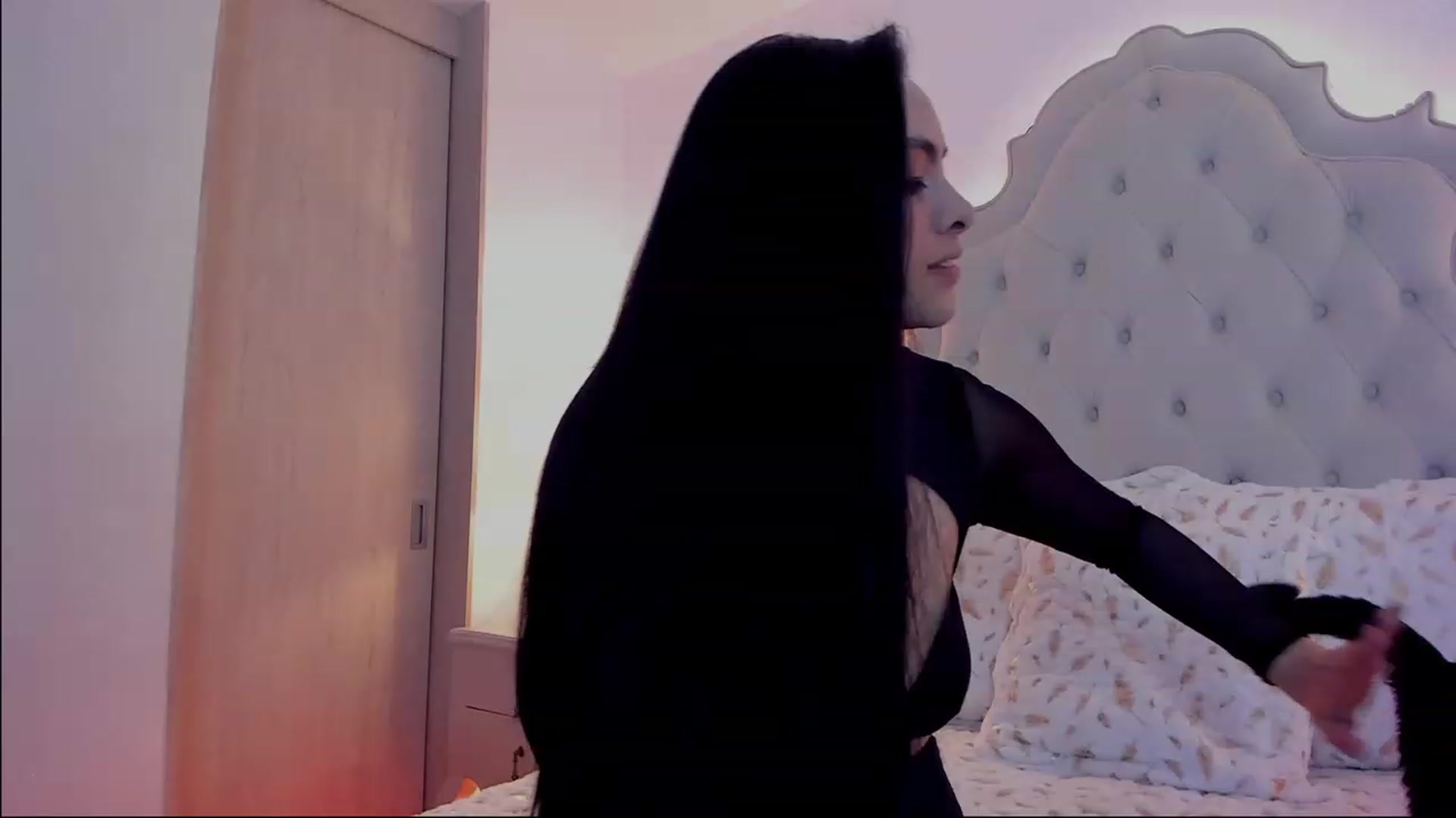 Gallery image thumbnail from Marianviolet's myfreecams stream on, 01/17/2023, 07:07 image 11 of 20
