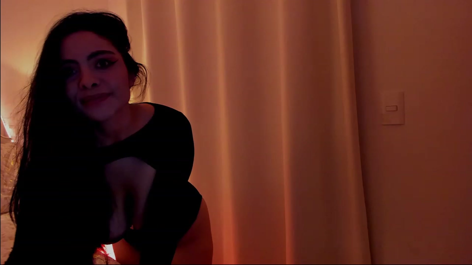 Gallery image thumbnail from Marianviolet's myfreecams stream on, 01/17/2023, 09:18 image 10 of 20