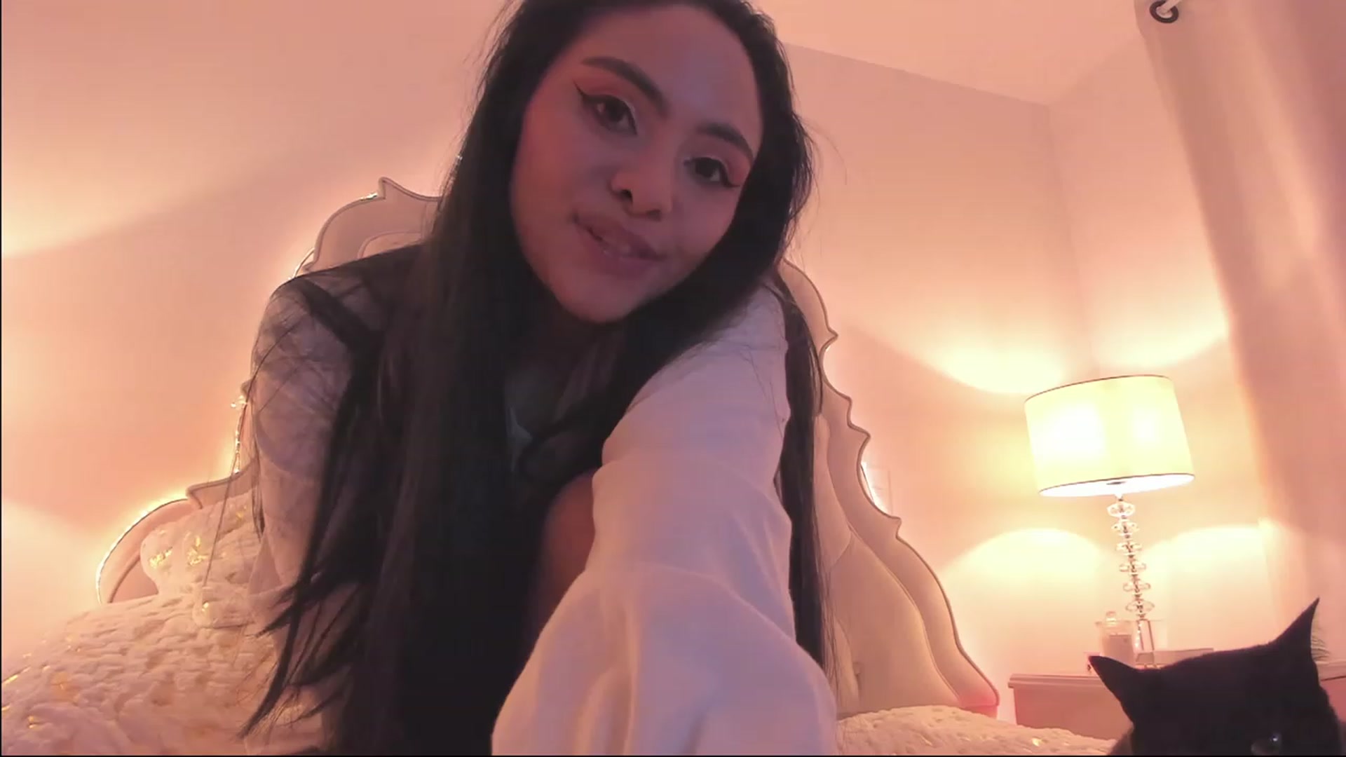 Gallery image thumbnail from Marianviolet's myfreecams stream on, 01/18/2023, 10:40 image 16 of 20