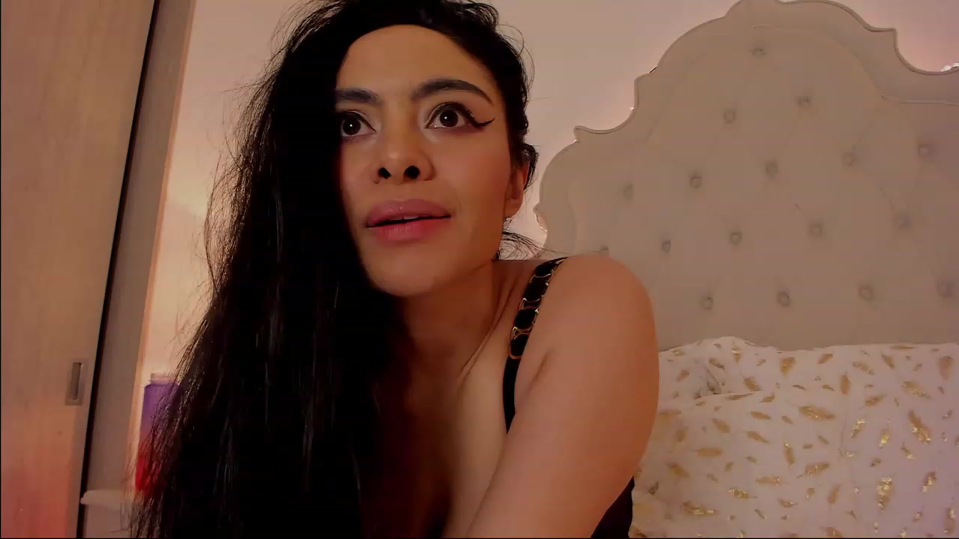 Gallery image thumbnail from Marianviolet's myfreecams stream on, 02/09/2023, 10:00 image 2 of 20