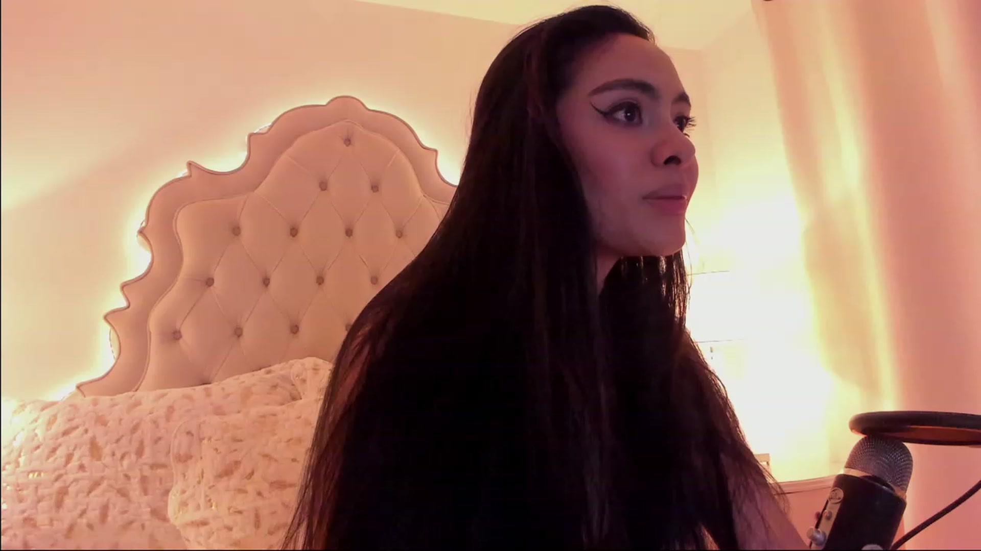 Gallery image thumbnail from Marianviolet's myfreecams stream on, 02/09/2023, 10:00 image 14 of 20