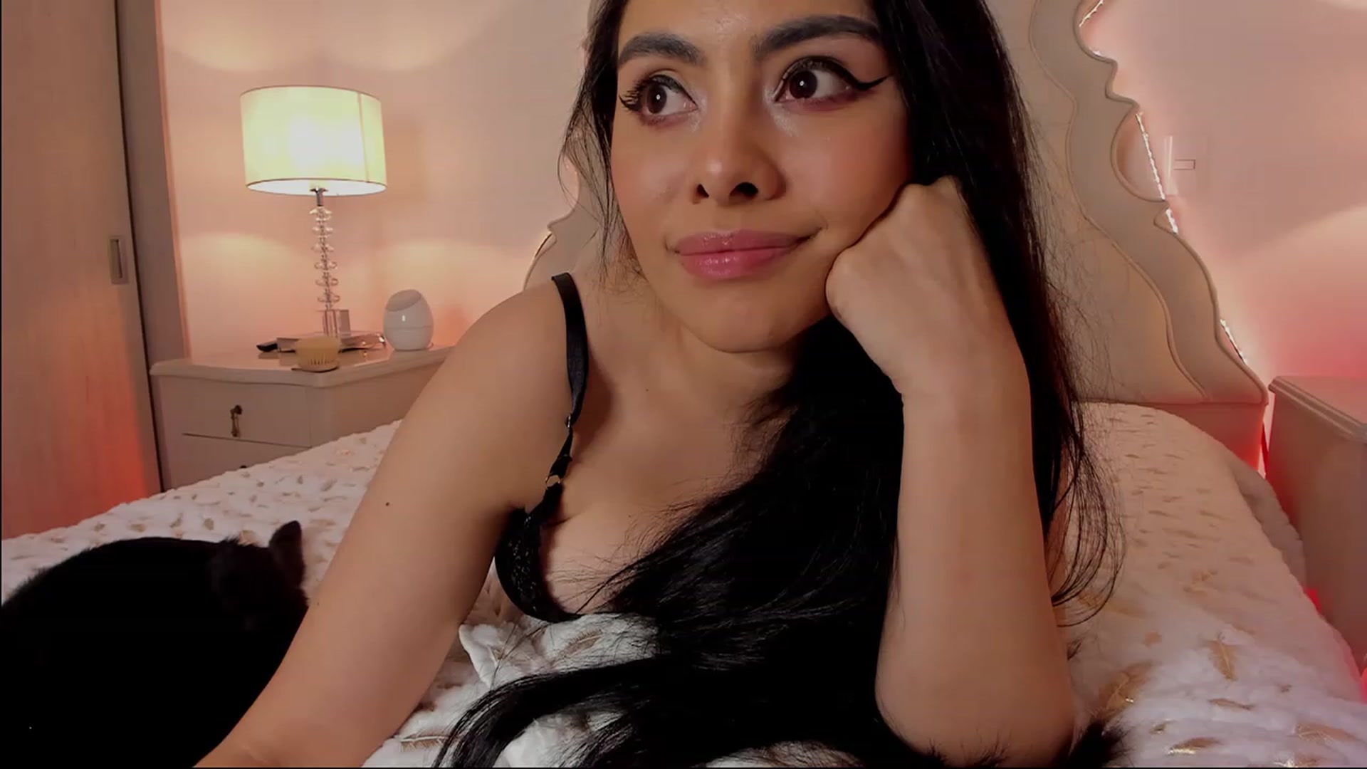 Gallery image thumbnail from Marianviolet's myfreecams stream on, 02/10/2023, 07:31 image 16 of 20