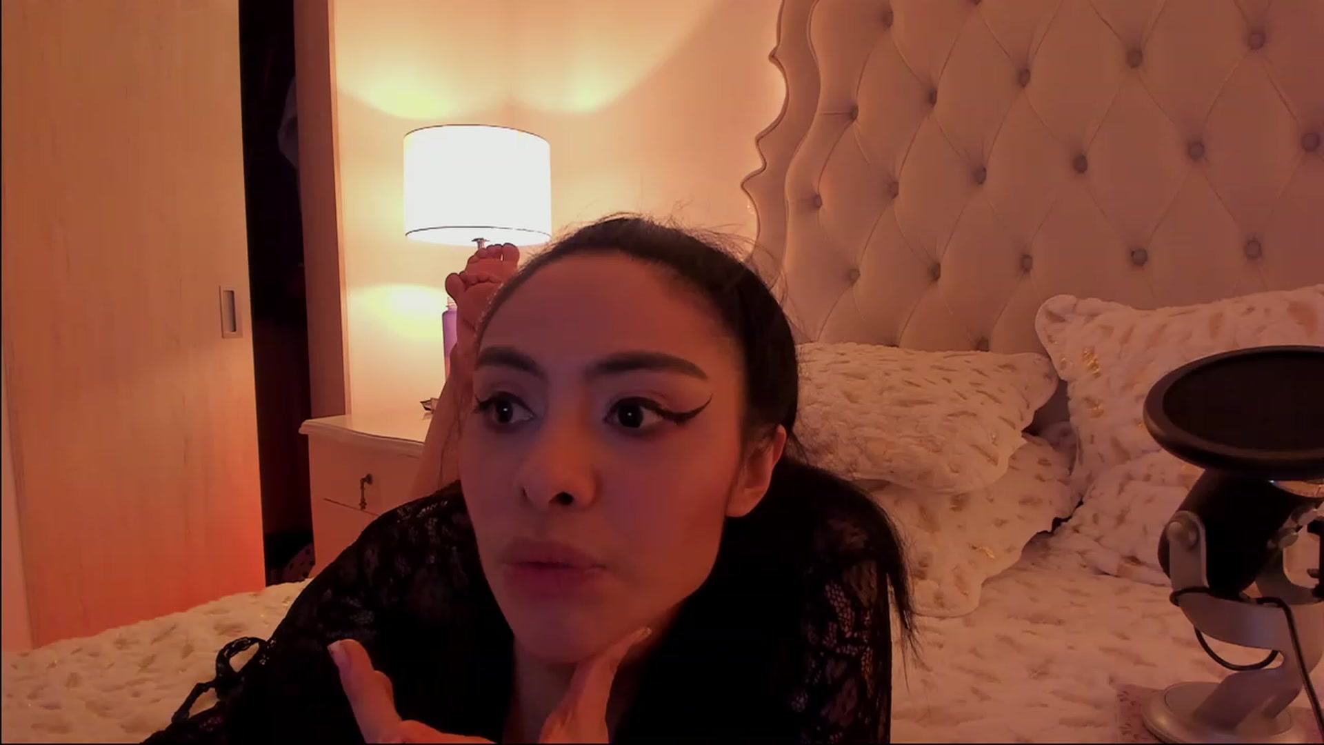 Gallery image thumbnail from Marianviolet's myfreecams stream on, 02/12/2023, 09:22 image 4 of 20