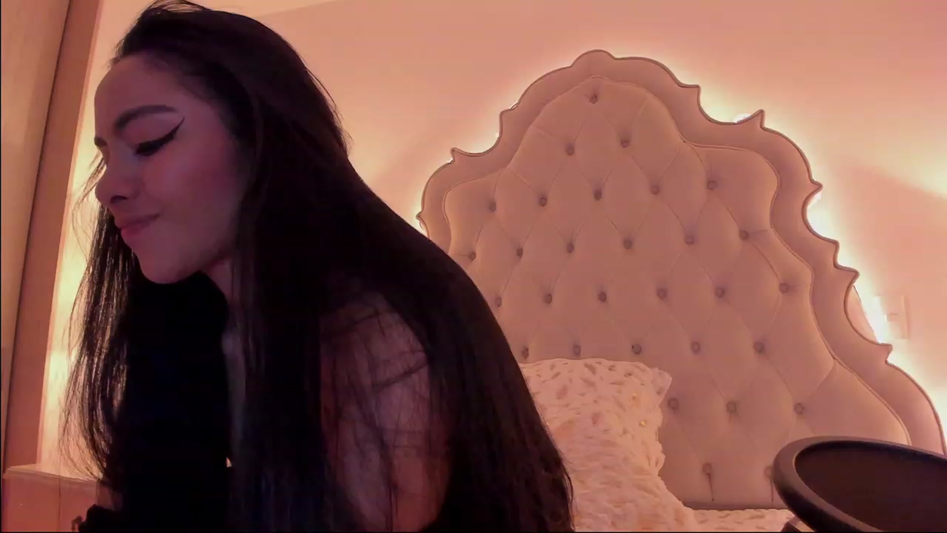 Gallery image thumbnail from Marianviolet's myfreecams stream on, 02/12/2023, 10:22 image 19 of 20