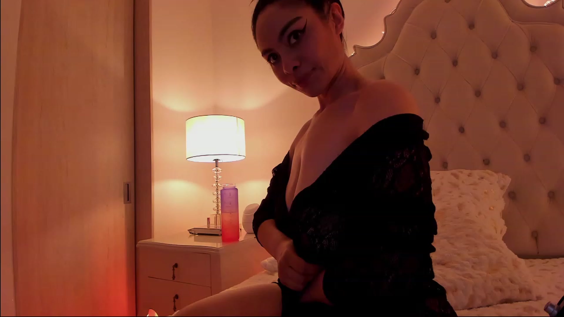 Gallery image thumbnail from Marianviolet's myfreecams stream on, 02/12/2023, 10:22 image 11 of 20