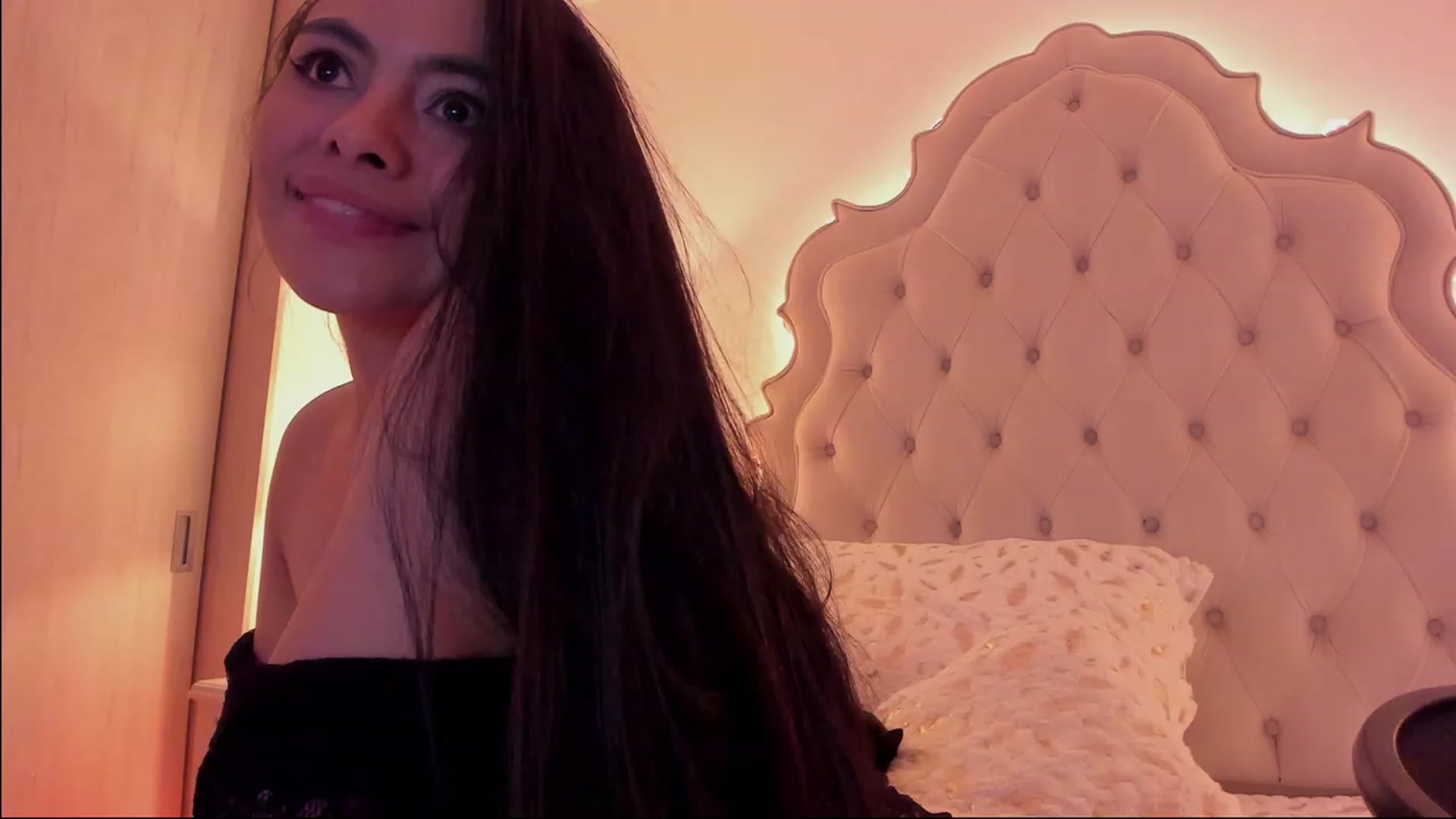 Gallery image thumbnail from Marianviolet's myfreecams stream on, 02/12/2023, 10:22 image 17 of 20