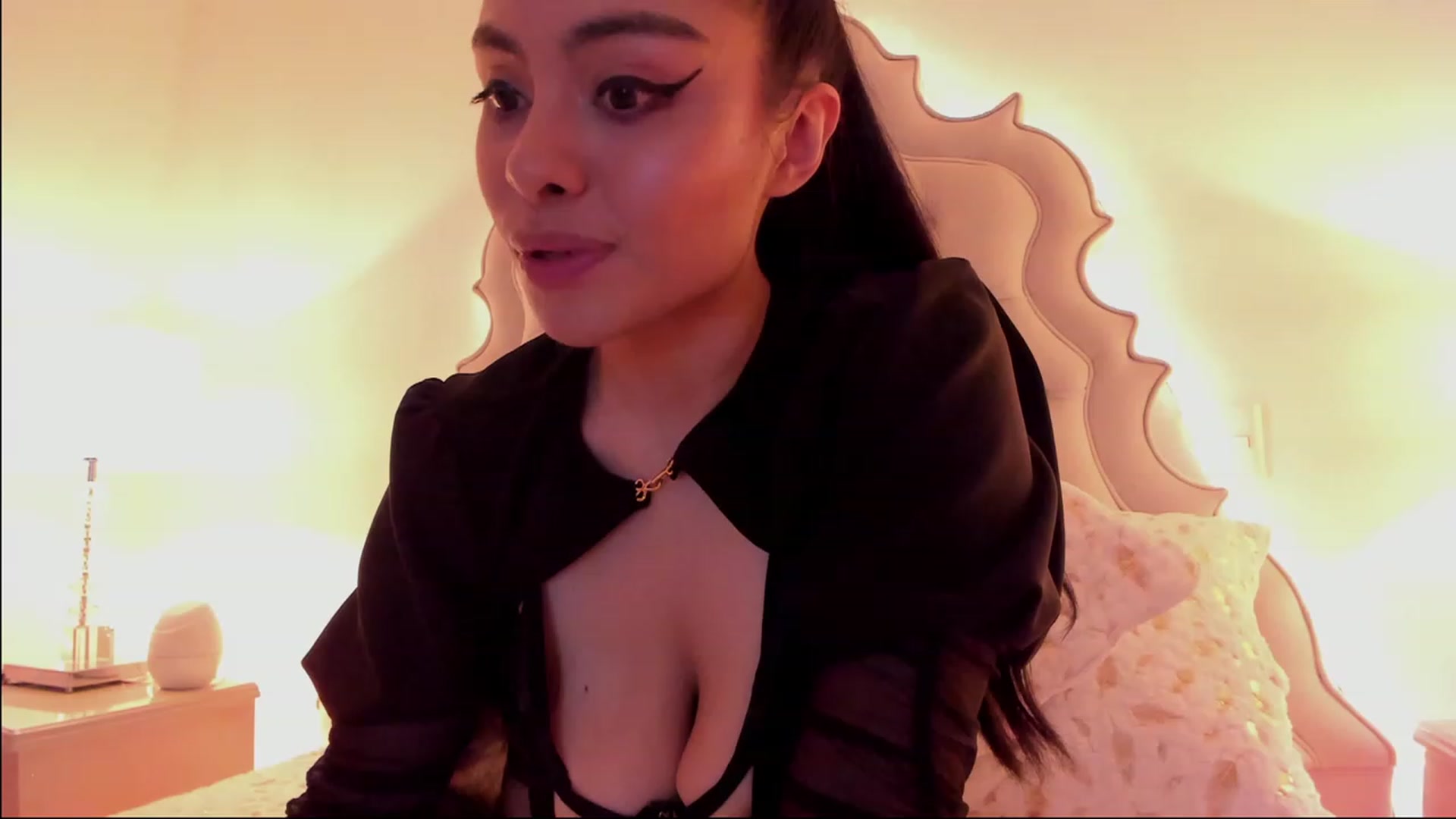 Gallery image thumbnail from Marianviolet's myfreecams stream on, 02/14/2023, 08:25 image 20 of 20