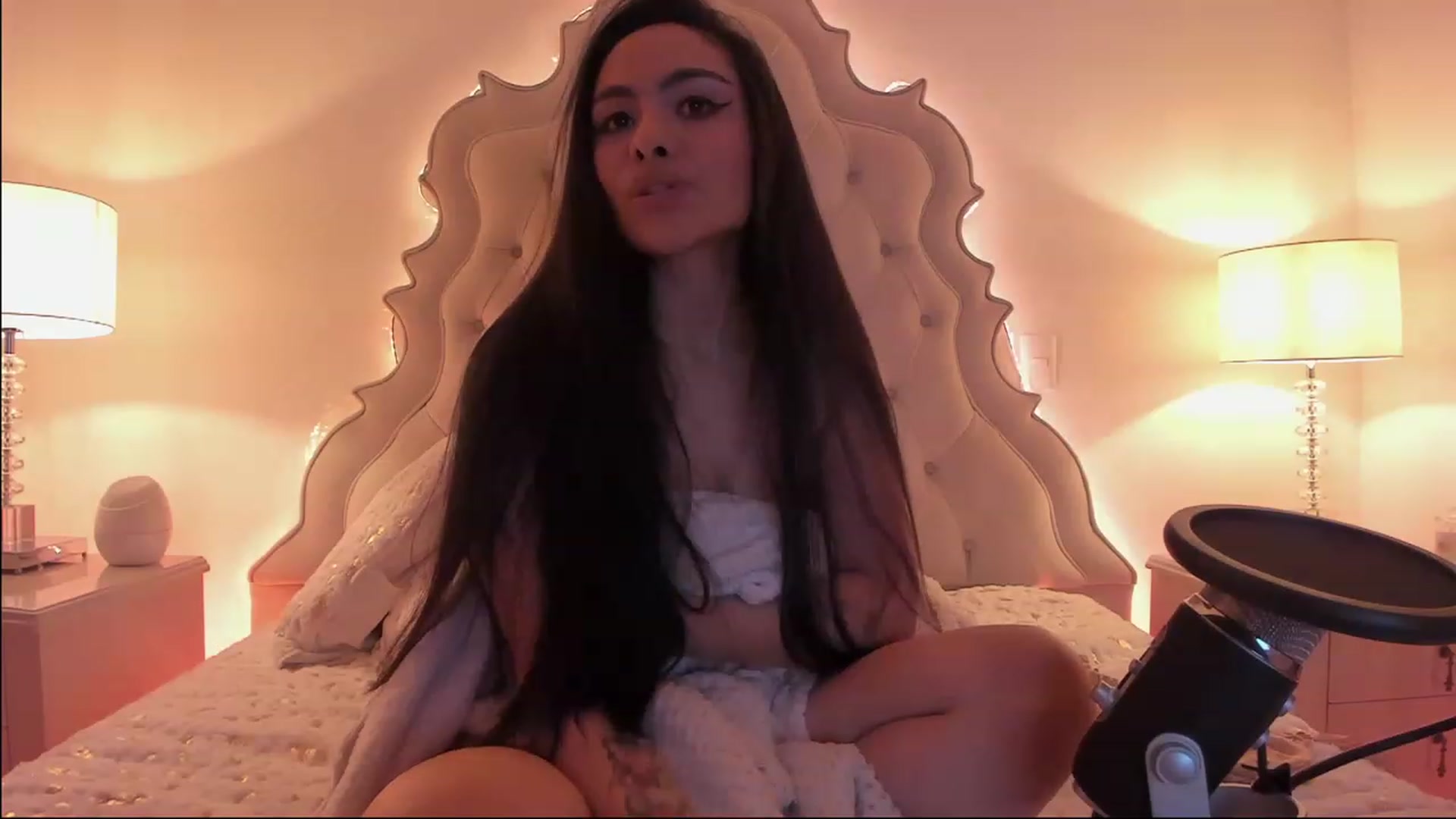 Gallery image thumbnail from Marianviolet's myfreecams stream on, 02/16/2023, 08:00 image 13 of 20