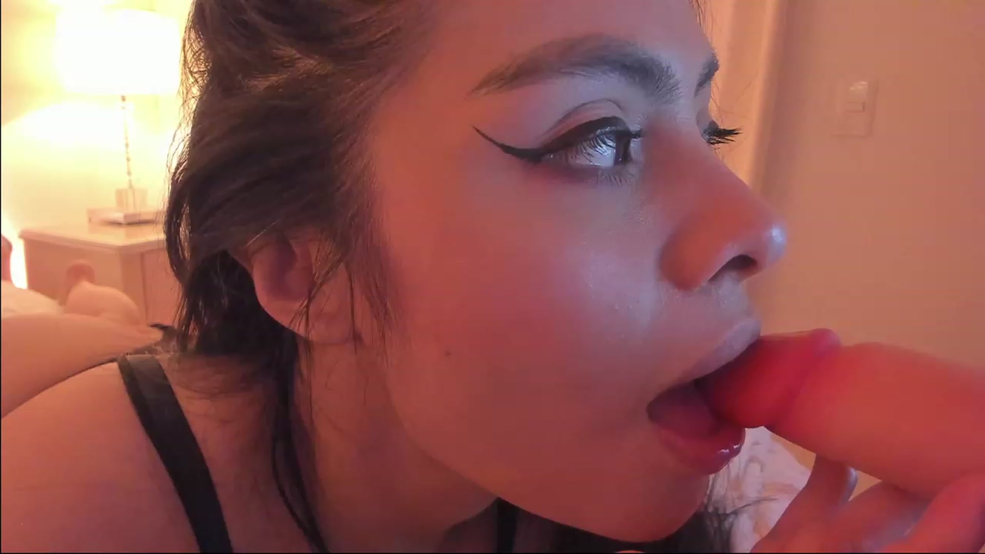Gallery image thumbnail from Marianviolet's myfreecams stream on, 02/17/2023, 07:33 image 11 of 20